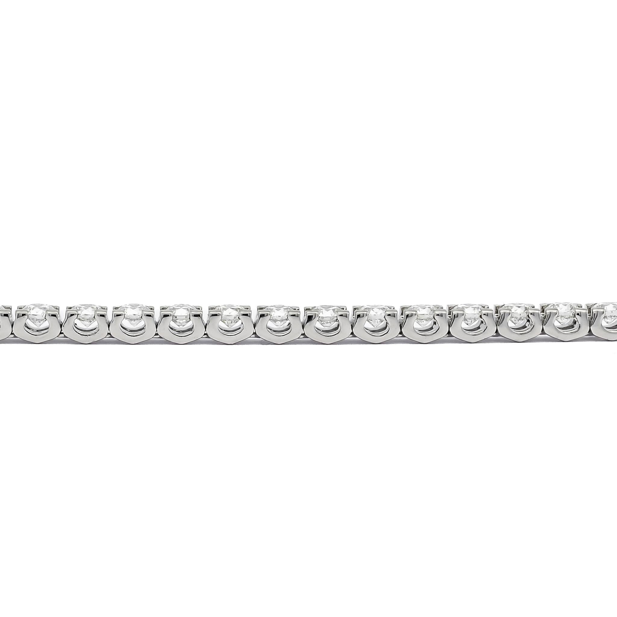 Modern Natural Diamond Bracelet 6.20CT 18 Karat White Gold Design Tennis Bracelet  For Sale