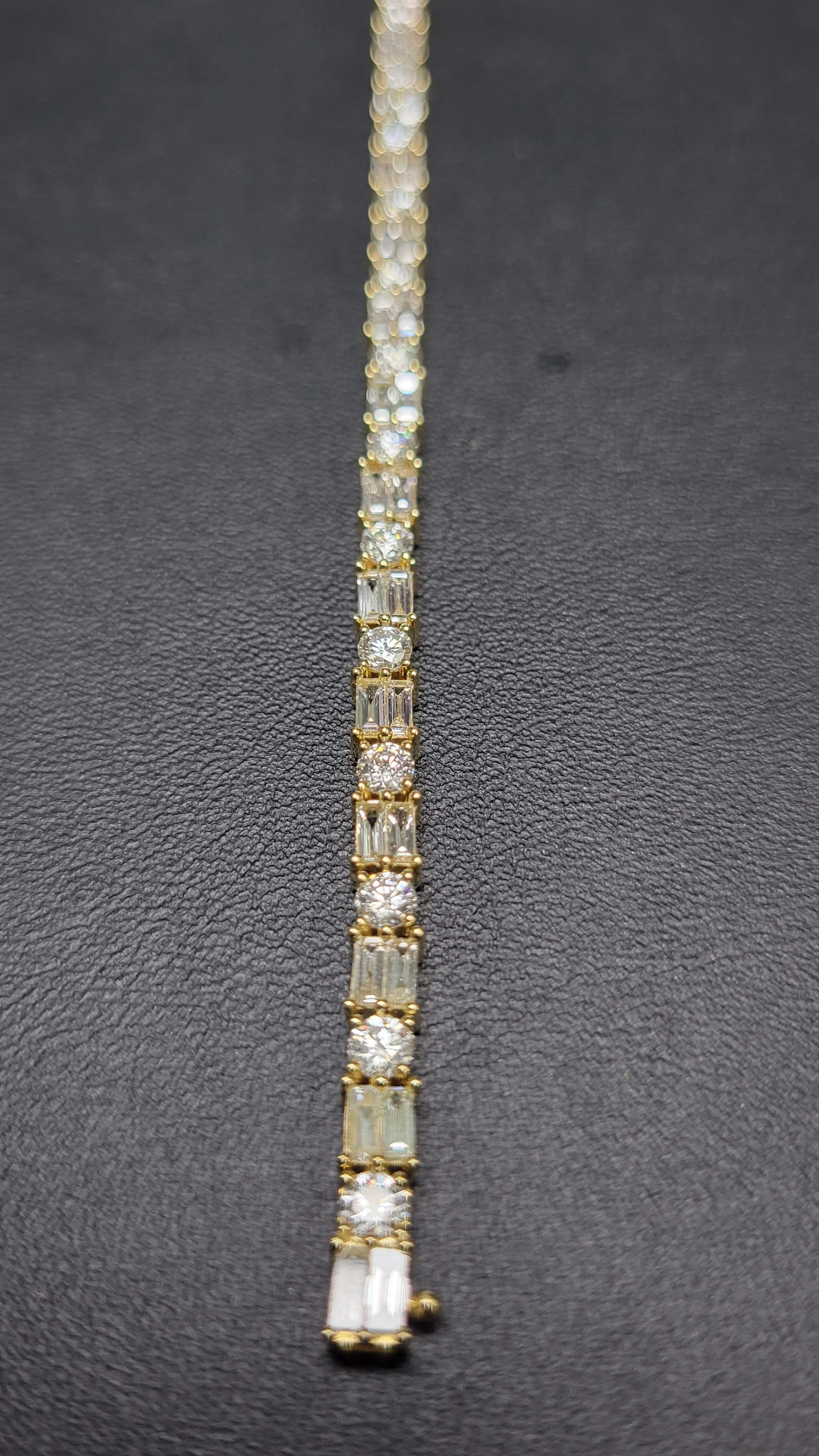 Modern Natural Diamond Bracelet in 18K/Y Gold