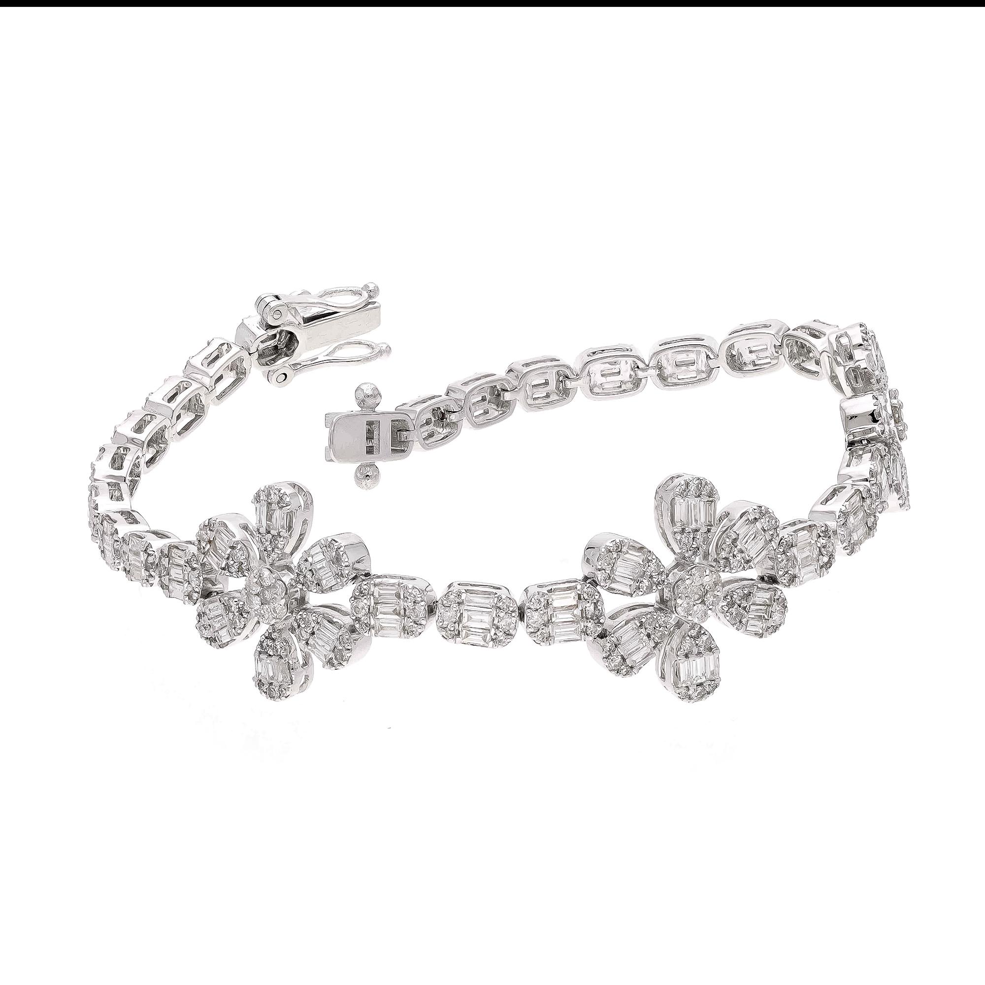 This is a natural diamond bracelet with 18k gold. The  are very high quality and very good quality diamonds the clarity is vsi and G colour


diamonds : 3.96 carats
gold :18.358 gms

This is a Brand new Piece

. Its very hard to capture the true