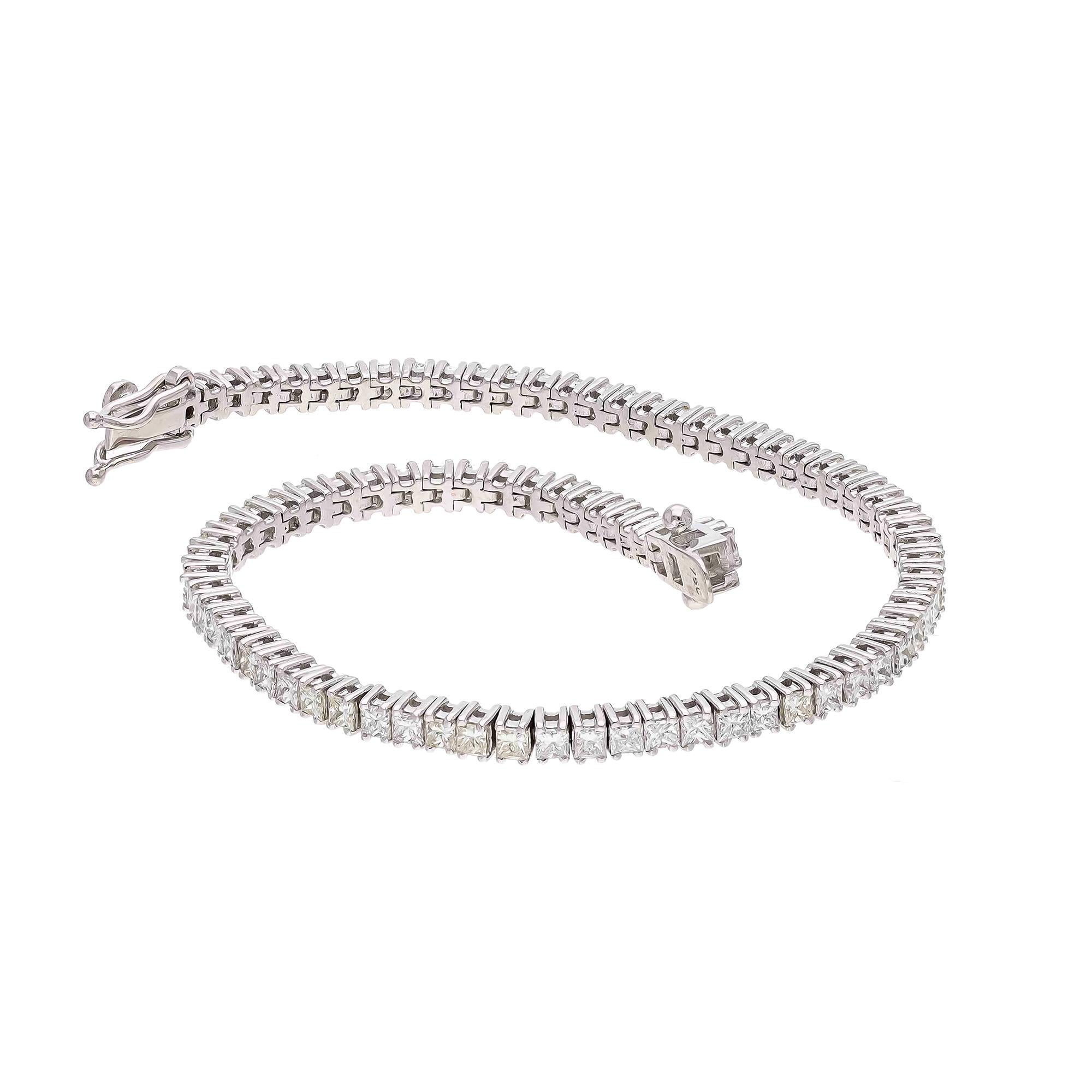 this is an amazing bracelet with
diamond : 3.70 carats
gold : 11.540 gms


Please read my reviews to make yourself comfortable.
I don't want to sell just one time but make customers for life.
All our jewelry comes with a certificate appraisal and 