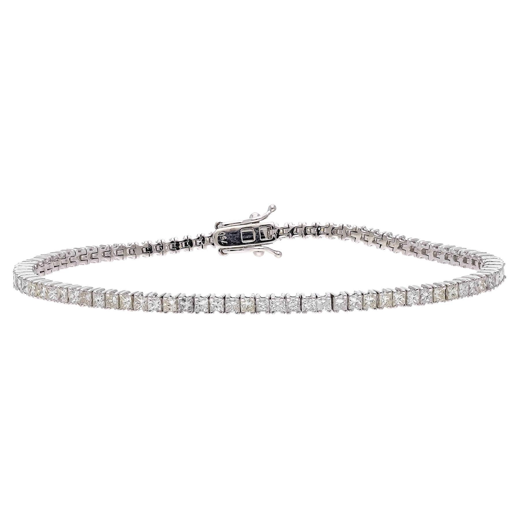 Natural Diamond Bracelet with 3.70 Carats Diamond in 18k Gold For Sale