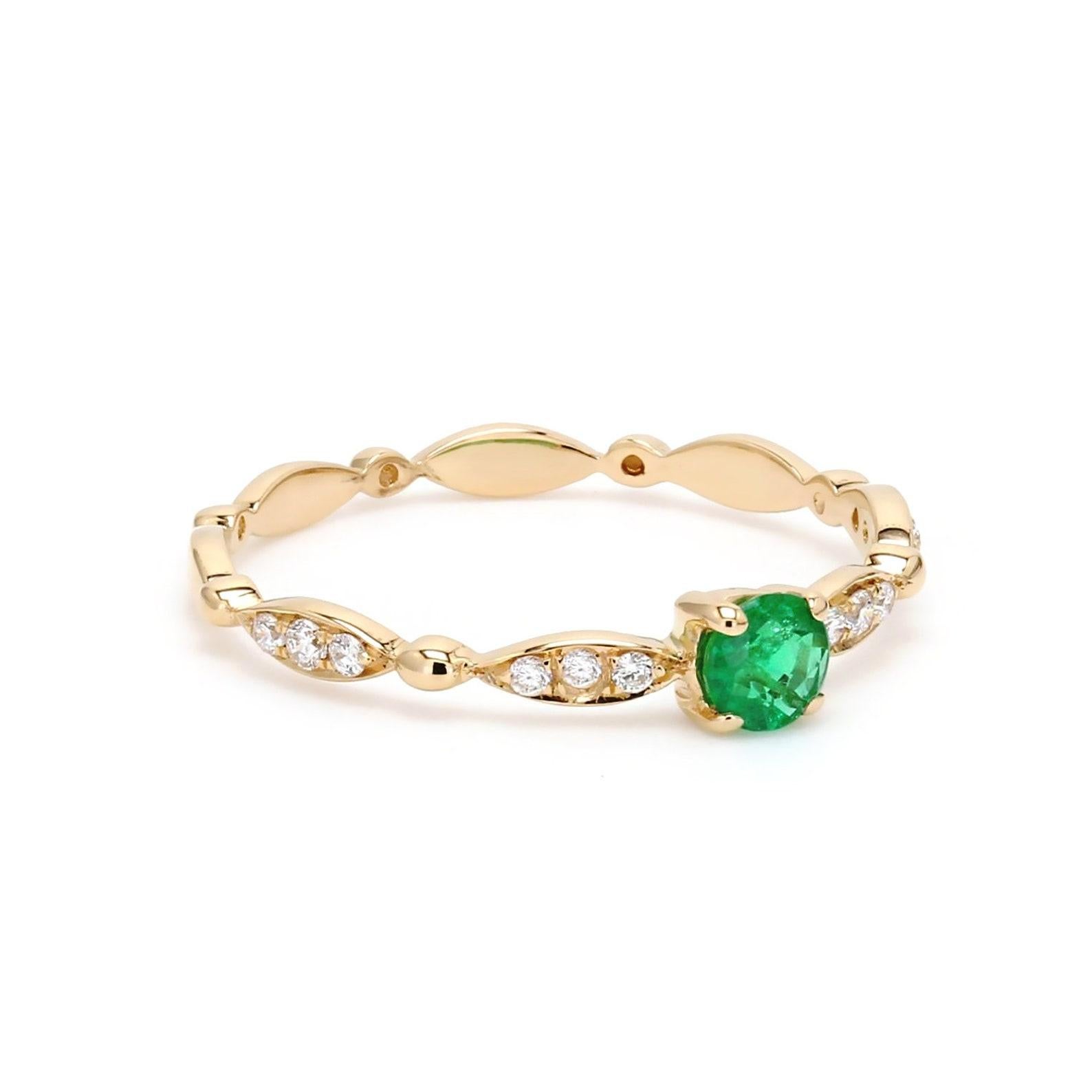 Art Deco Natural Diamond Bridal Eternity Ring 14k Gold Minimalist Emerald Ring For Women. For Sale