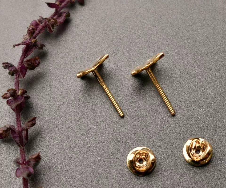 Natural Diamond Butterfly Ear Stud Earrings in 14k Gold In New Condition For Sale In Chicago, IL