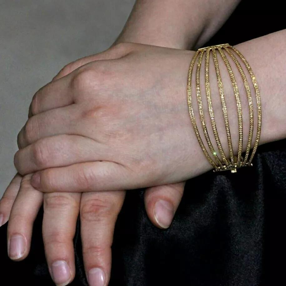 Taglio rotondo Bracciale a mano con diamanti naturali a forma di gabbia in oro massiccio 14K in vendita