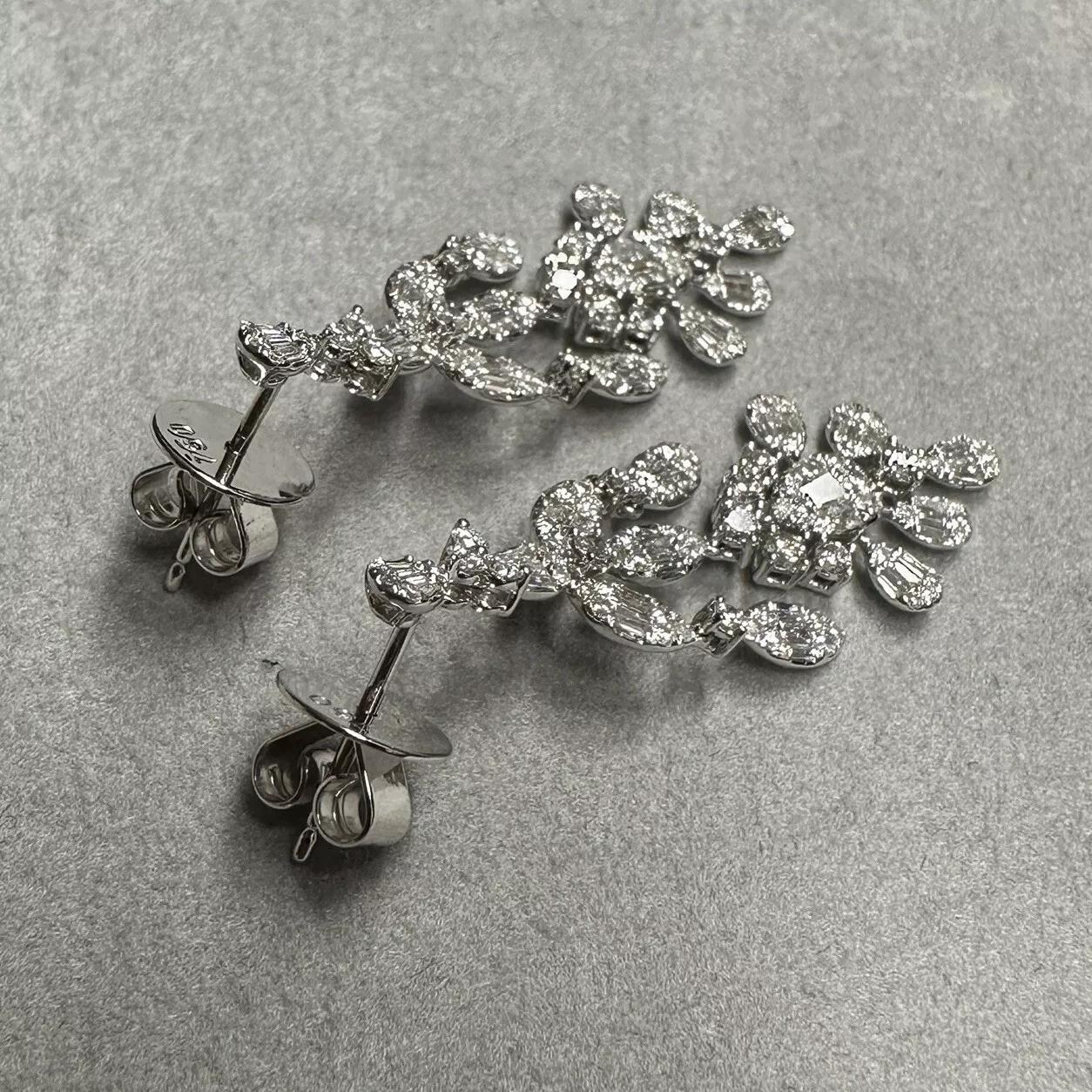 Donna Orecchini Chandelier con diamanti naturali 2,12 cttw in oro bianco 18k in vendita