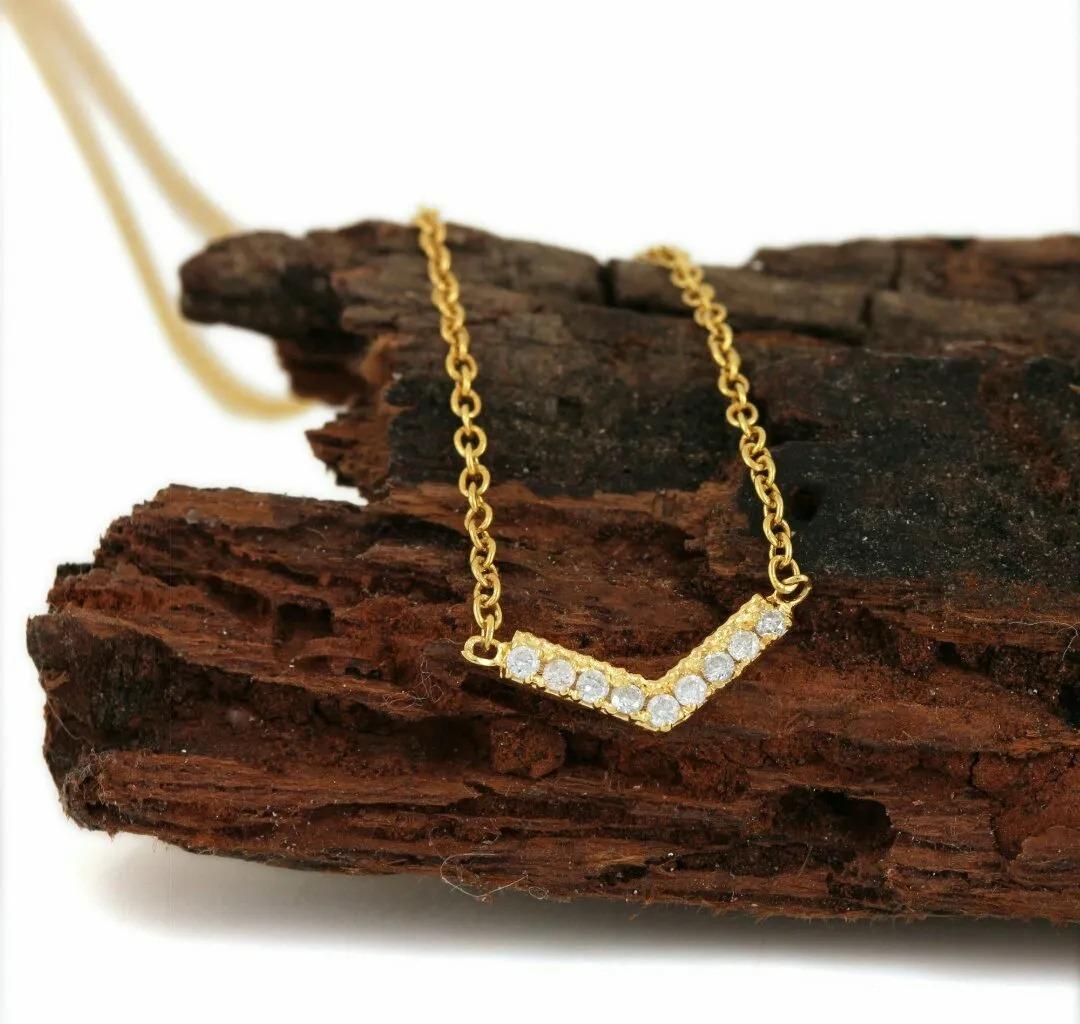 Pendentif breloque chevron en or massif 14 carats avec diamant naturel

Informations complémentaires :
Métal de base : or jaune, 14k
Pierre principale : Diamant
Forme de la pierre principale : Ronde
Création de la pierre principale :