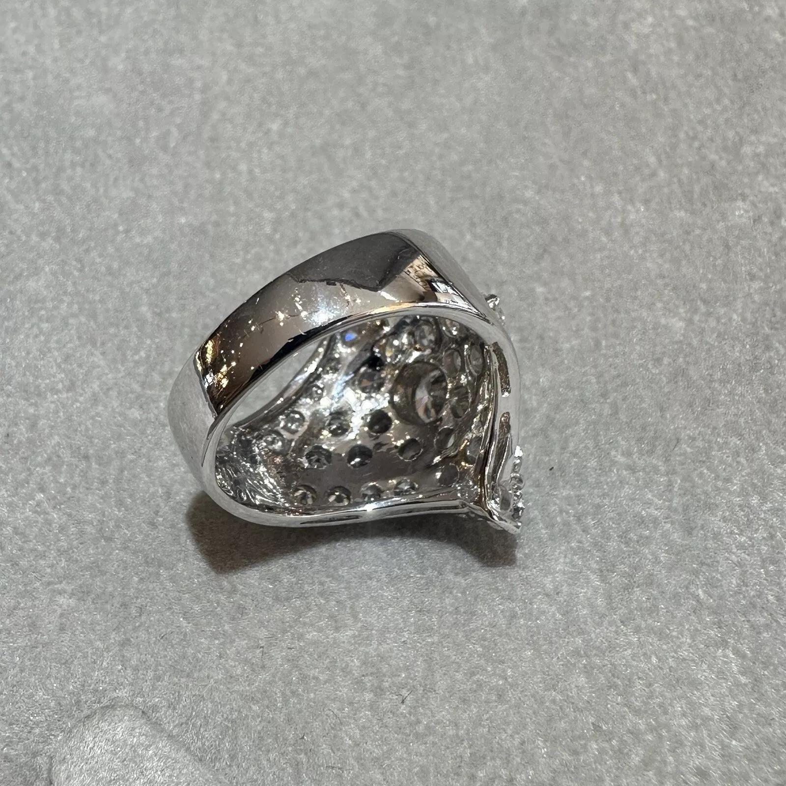 Anillo de Cóctel de Diamantes Naturales de 2,03 quilates de peso total en Platino en Excelente estado para la venta en La Jolla, CA