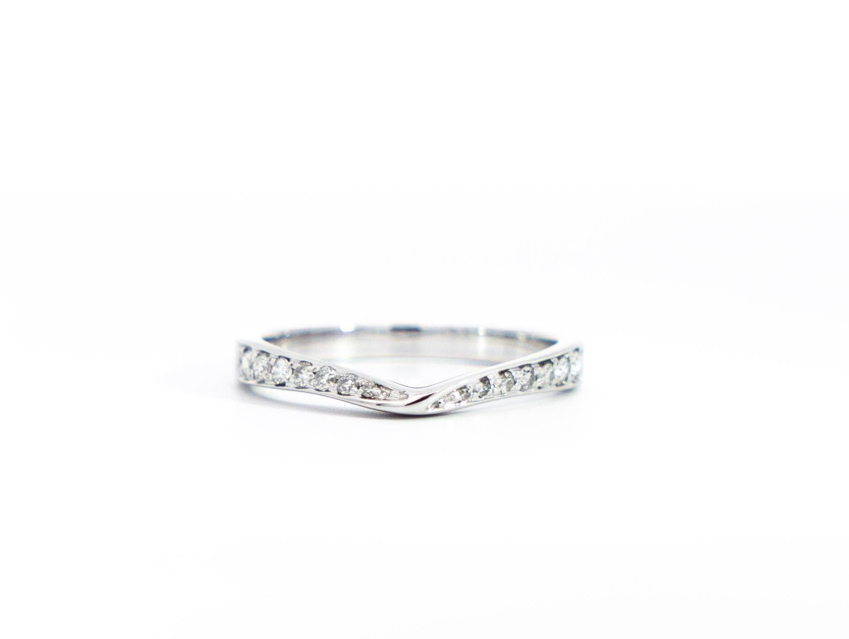 Natural Diamond Contoured Wedding Band Stacking Ring In New Condition For Sale In Miami, FL