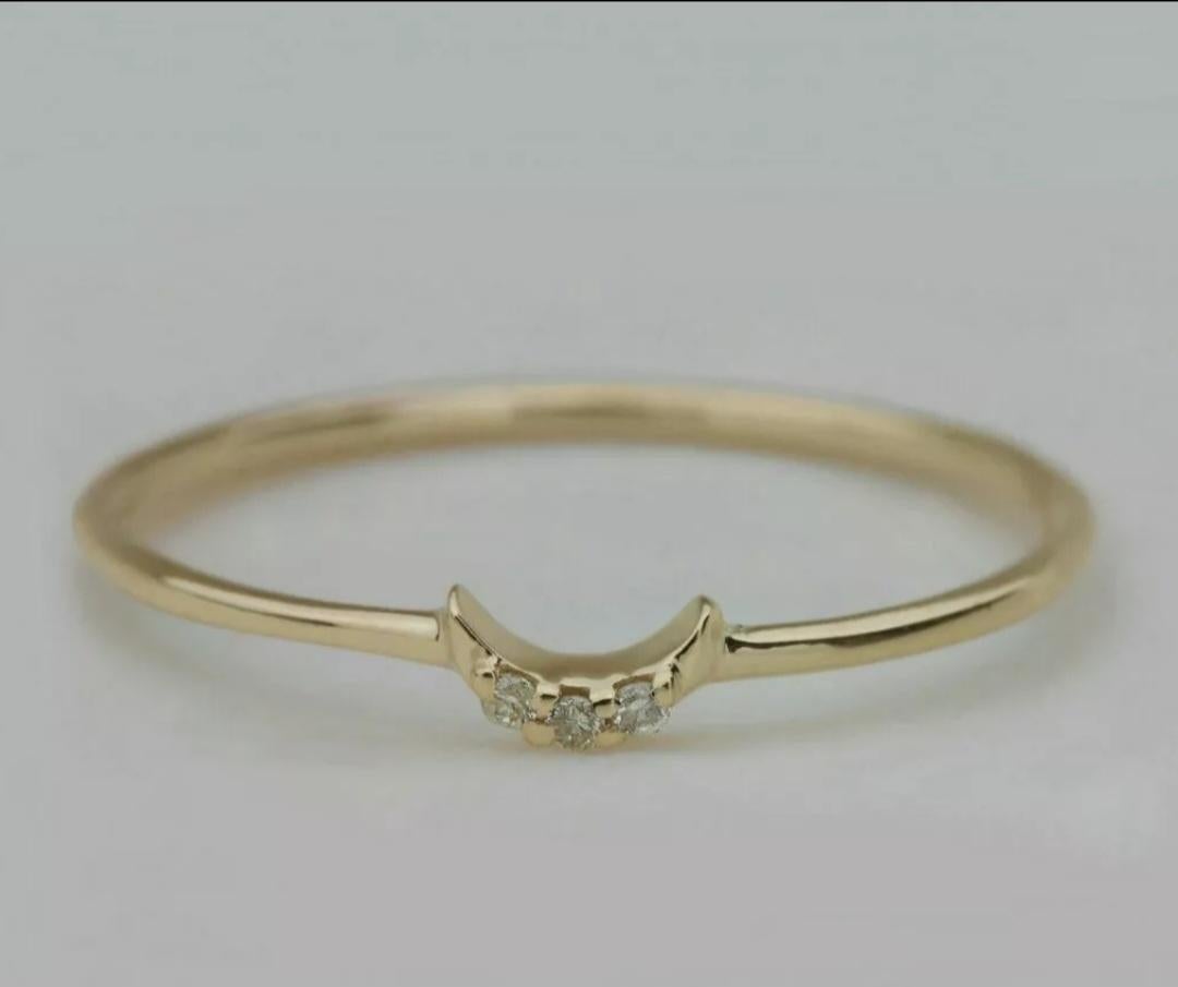 Round Cut Natural Diamond Crescent Moon Ring 14k Gold Bridal Jewelry Minimalist Ring Gift. For Sale