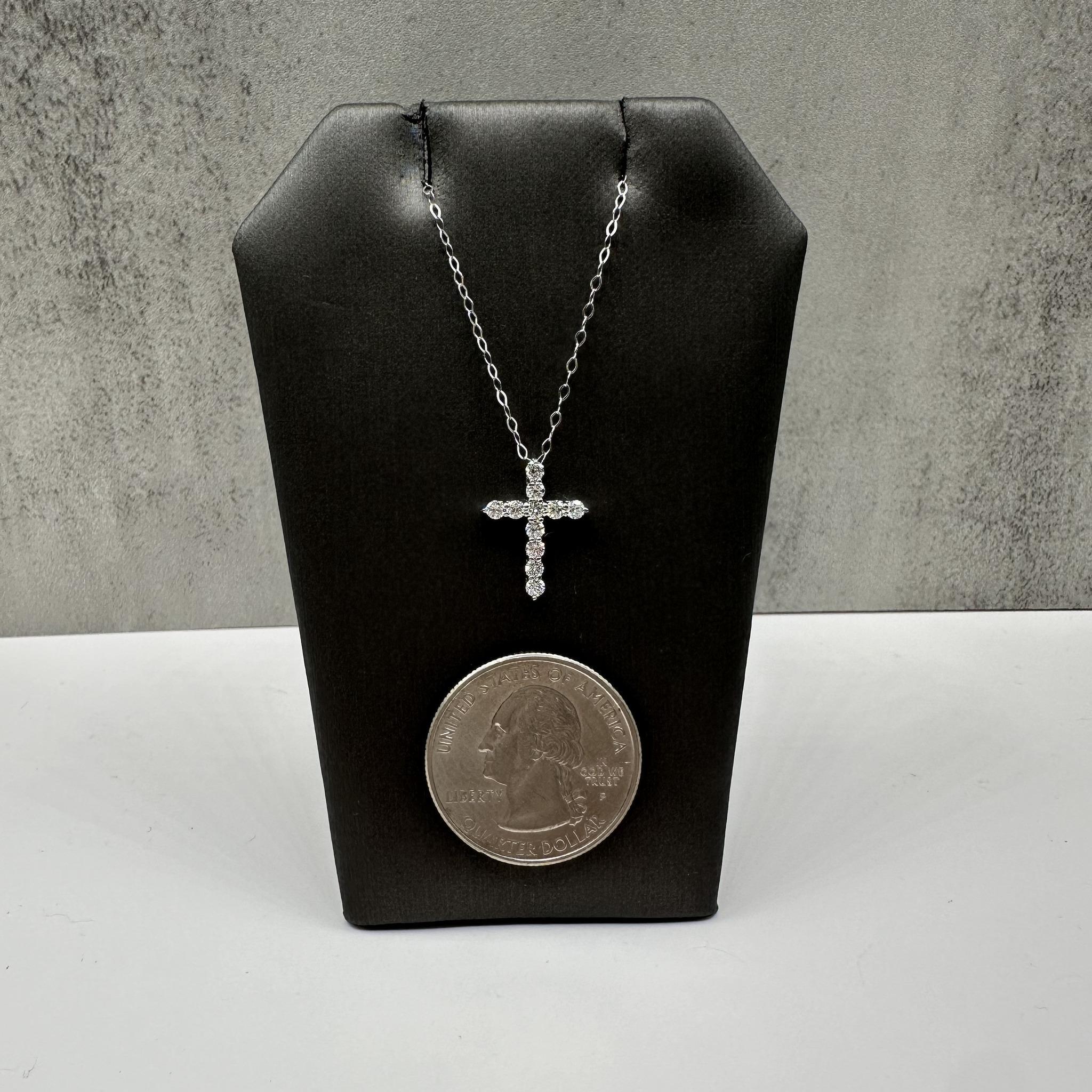 Natürliche Diamant-Kreuz-Halskette in 14kt Weißgold - 0,35ctw, 18in, New im Zustand „Neu“ im Angebot in West Hempstead, NY