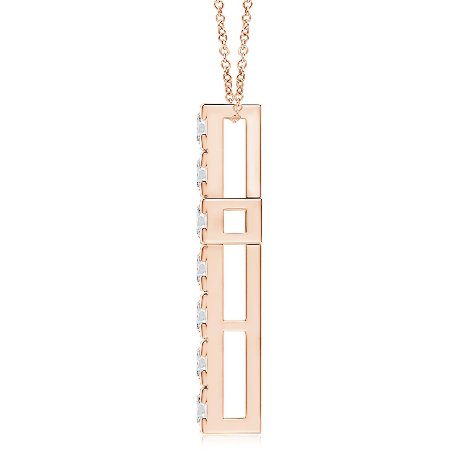 Ce pendentif en forme de croix en or rose 14k est un symbole traditionnel de foi et de croyance. Les diamants brillants, sertis sur des griffes plates, quadrillent les bords pour un look sophistiqué.
Le diamant est la pierre de naissance du mois