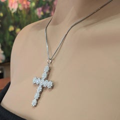 Collana con croce di diamanti naturali, 3,50 carati in oro 18k e platino