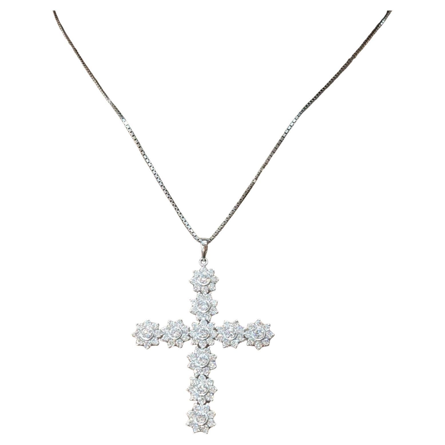 Natural Diamond Cross Pendant Necklace, 3.50ct in 18k Gold 
Platinum en venta