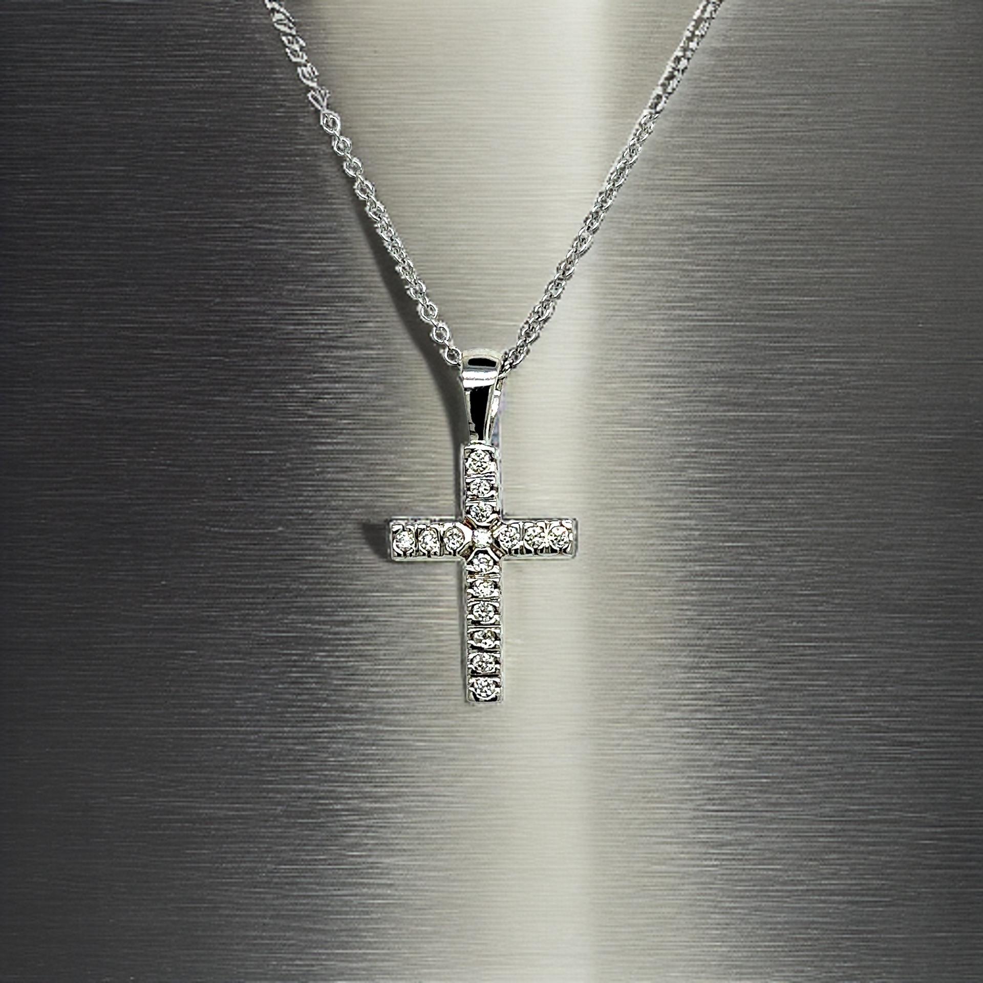 Pendentif croix en diamant naturel avec chaîne 17