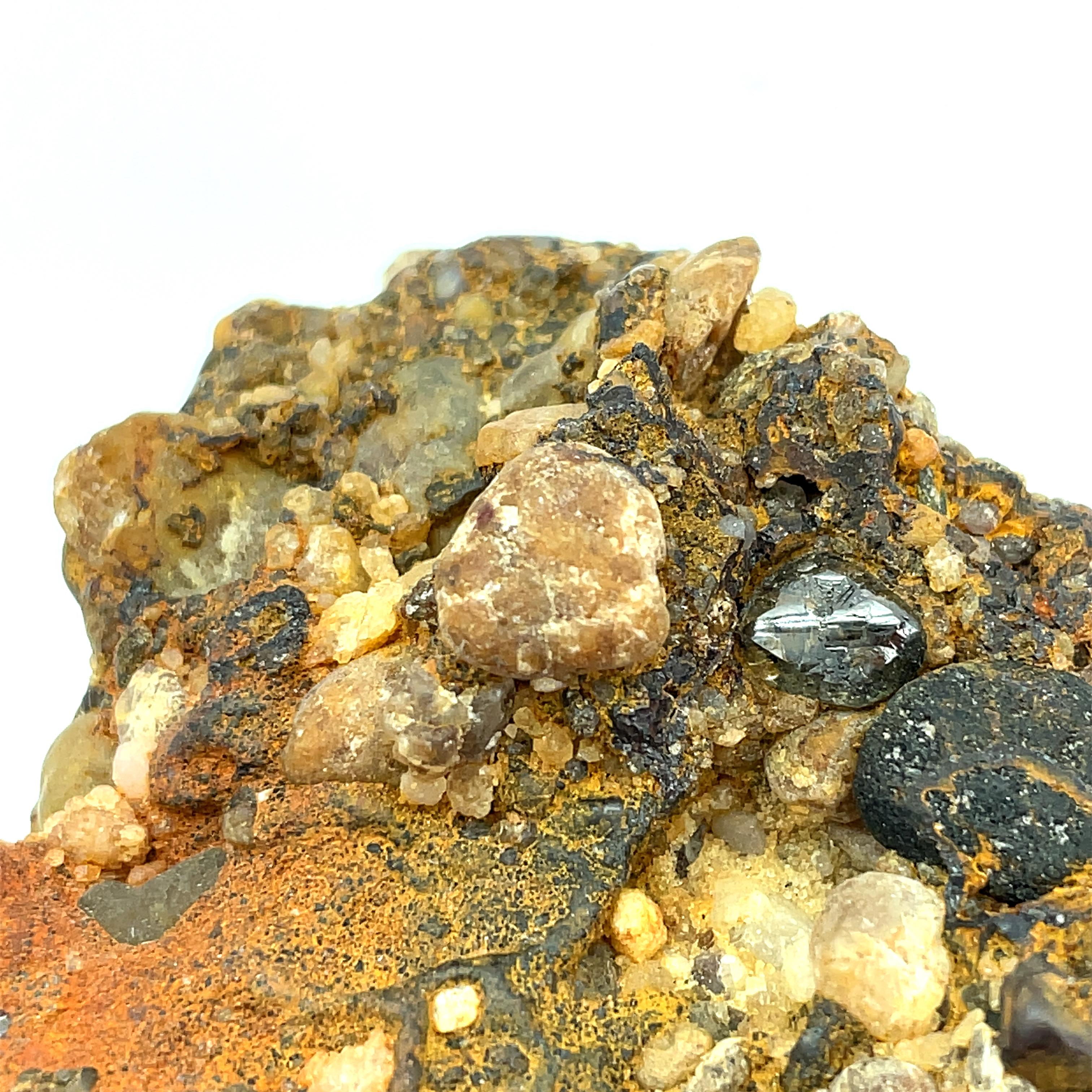Cristallo di diamante naturale in un antico conglomerato alluvionale-1 2