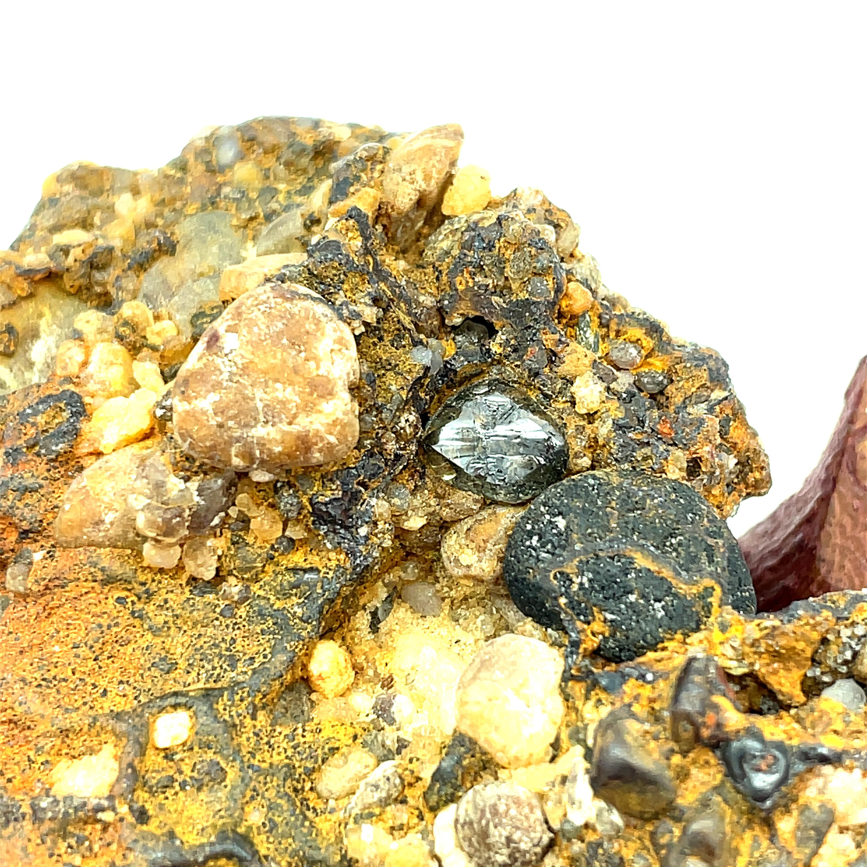 Cristallo di diamante naturale in un antico conglomerato alluvionale-1 1