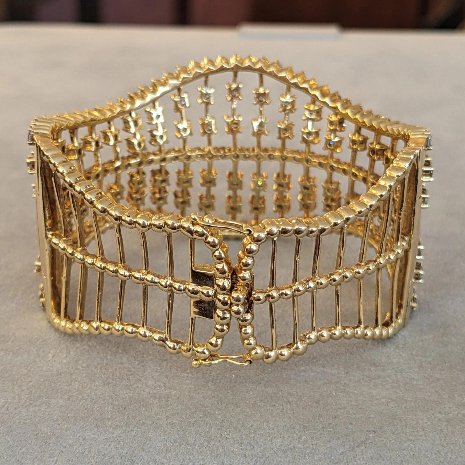 Bracciale con diamanti naturali 10,20 cttw in oro giallo 14k in vendita 1