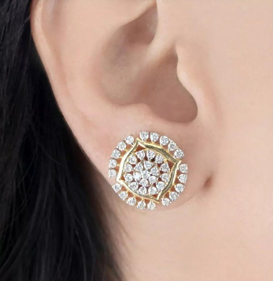 Natural Diamond Designer Floral Stud Earrings 14K Solid Gold In New Condition For Sale In Chicago, IL
