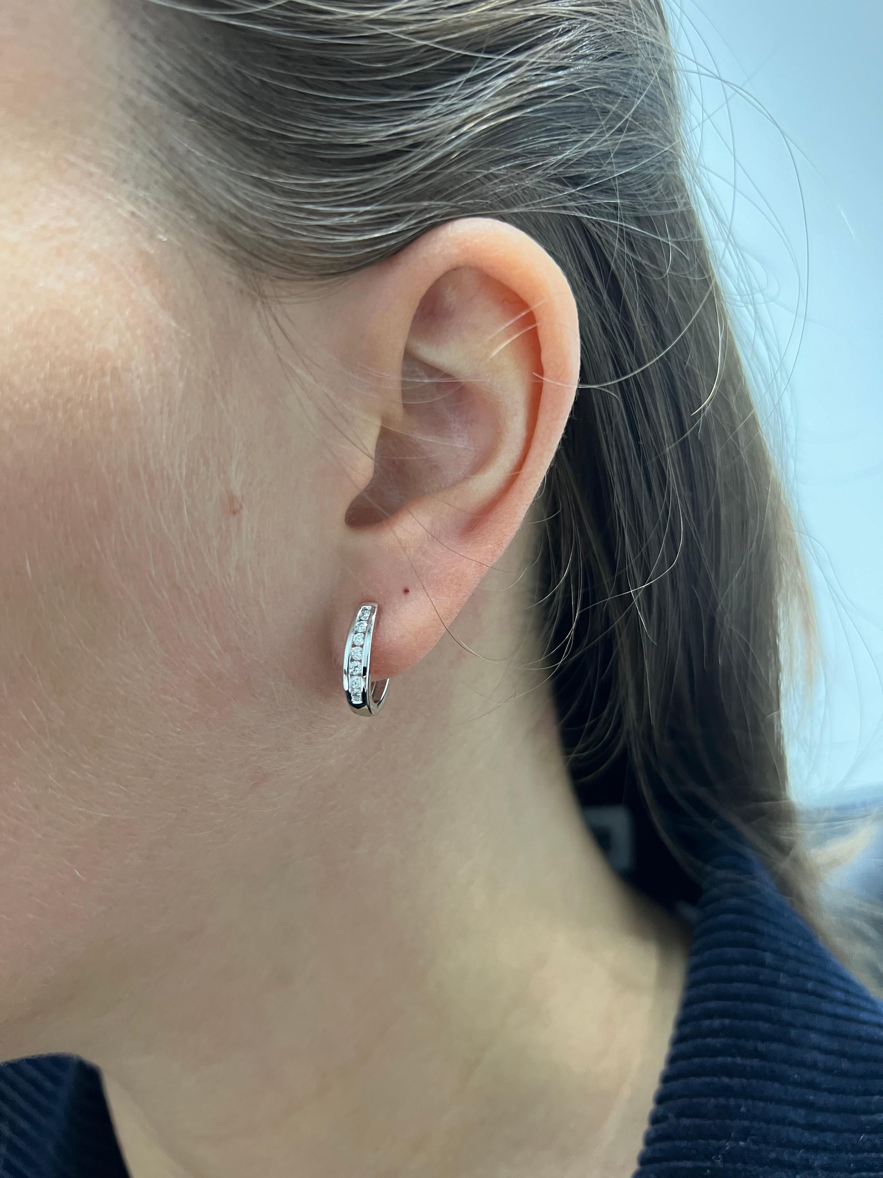 Natürlicher Diamant-Ohrring 0,27 Karat 18 KT Weißgold Creolen-Ohrring  im Zustand „Neu“ im Angebot in Antwerpen, BE