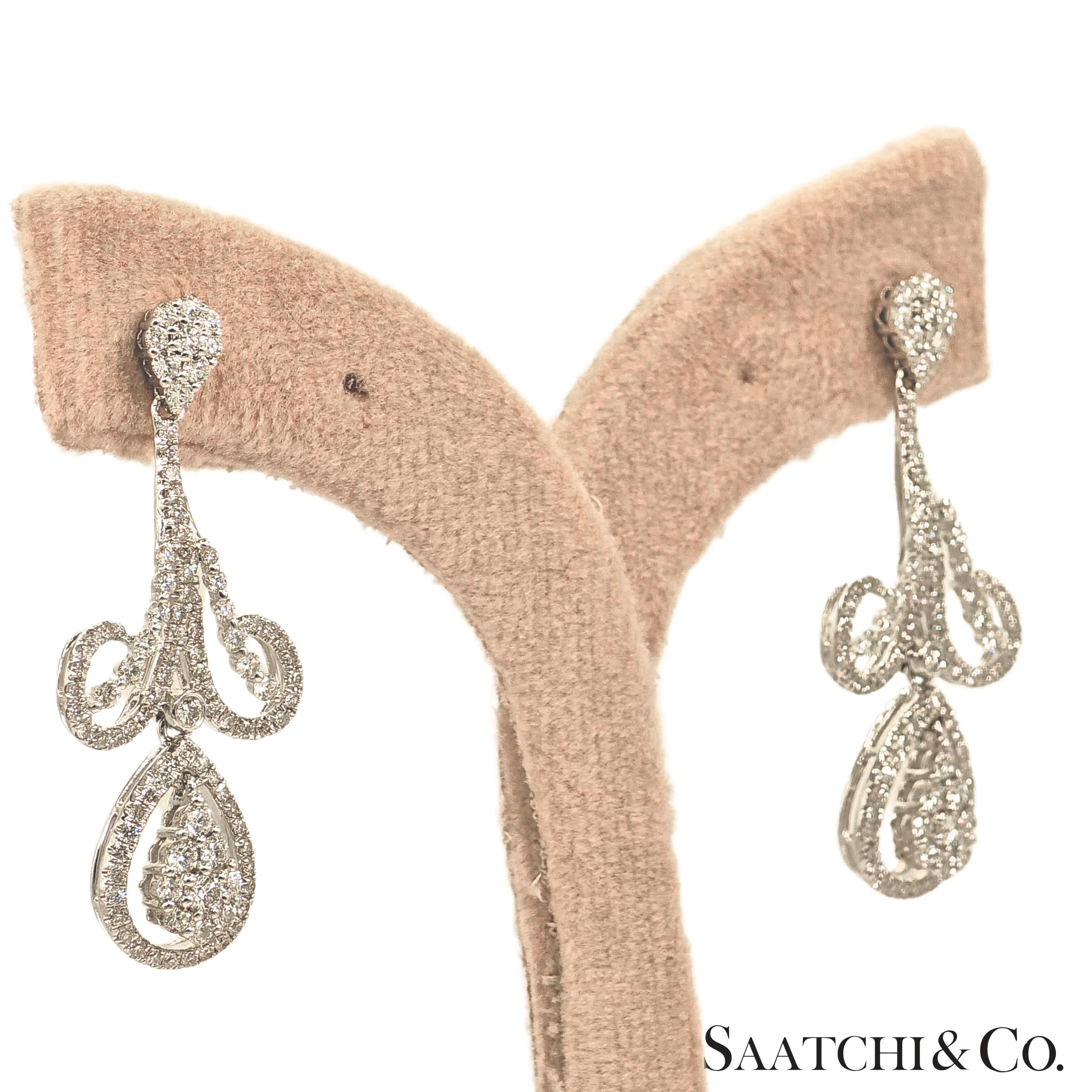 Contemporary Natural Diamond Earring Pear Shape in 18K 750 White Gold For Sale