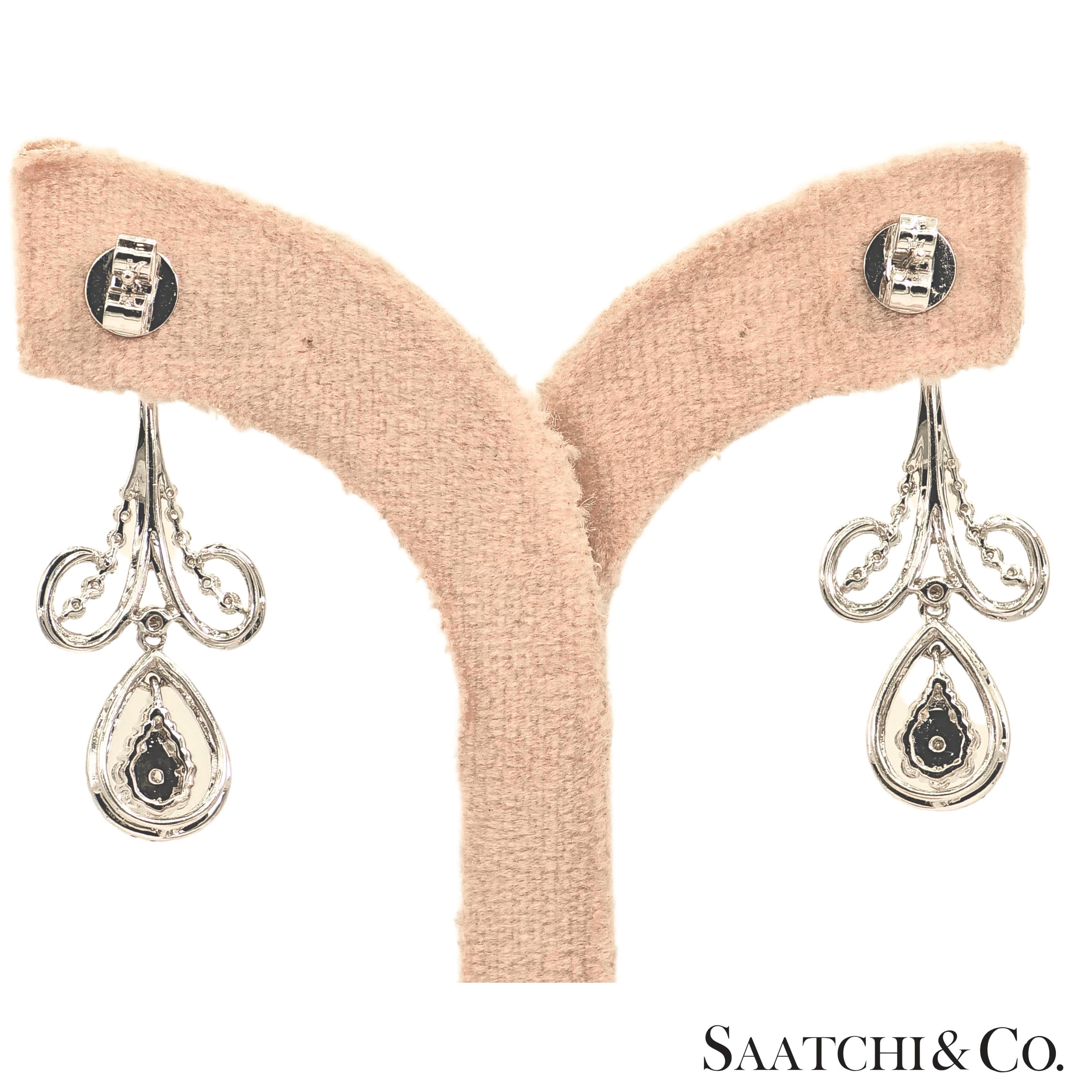 Natural Diamond Earring Pear Shape in 18K 750 White Gold For Sale 1