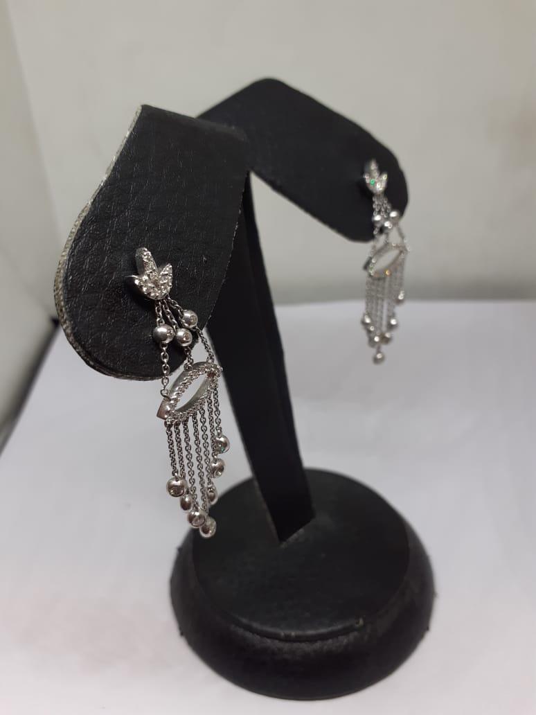 Mixed Cut Natural Diamond Earring with 0.82 Carat Diamond in 18k Gold For Sale