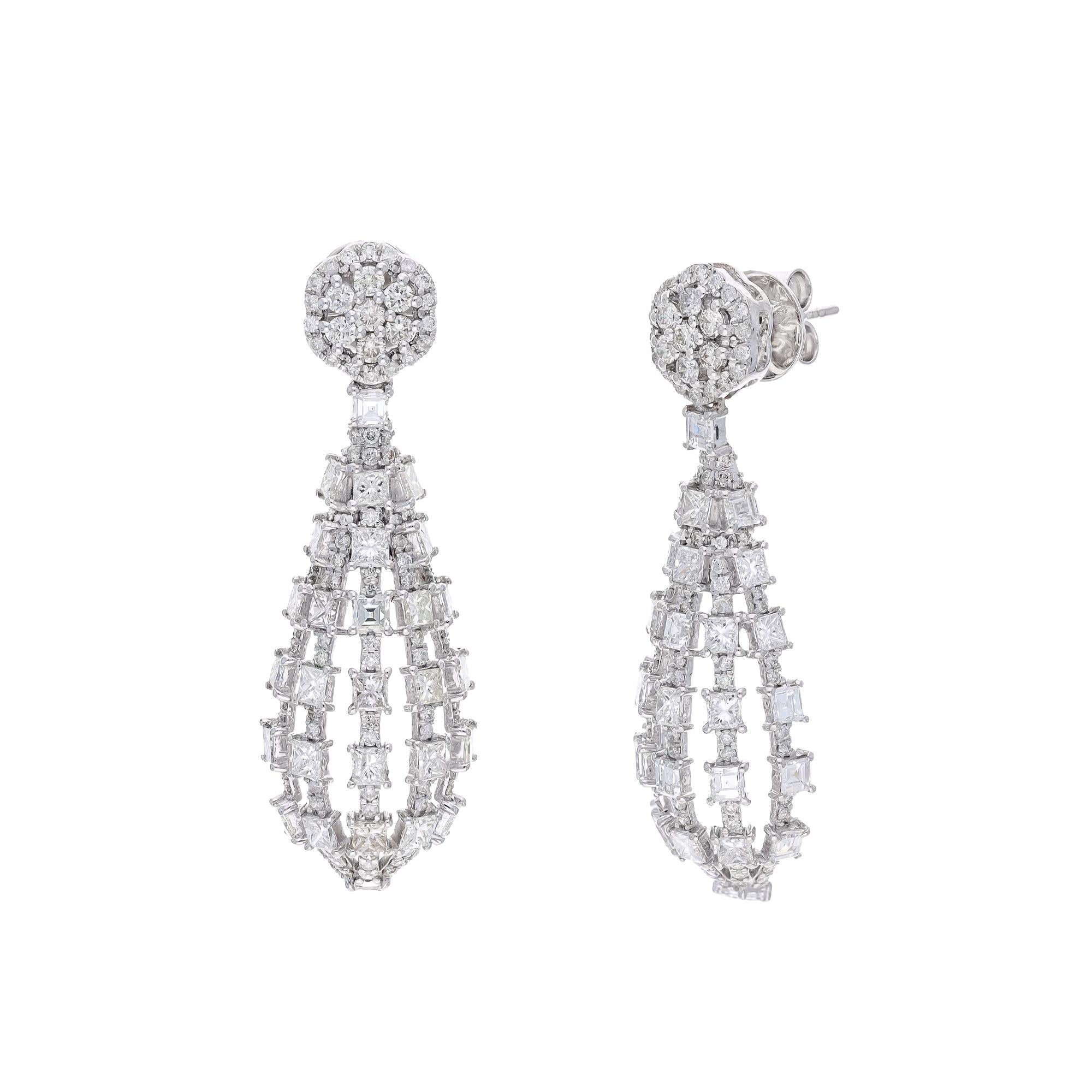 This is a natural diamond earring with diamonds and 18k gold. The diamond very good quality diamonds the clarity is vsi and G colour


diamonds : 4.62 carats
gold : 7.040 gm

This is a brand new piece

. Its very hard to capture the true color and
