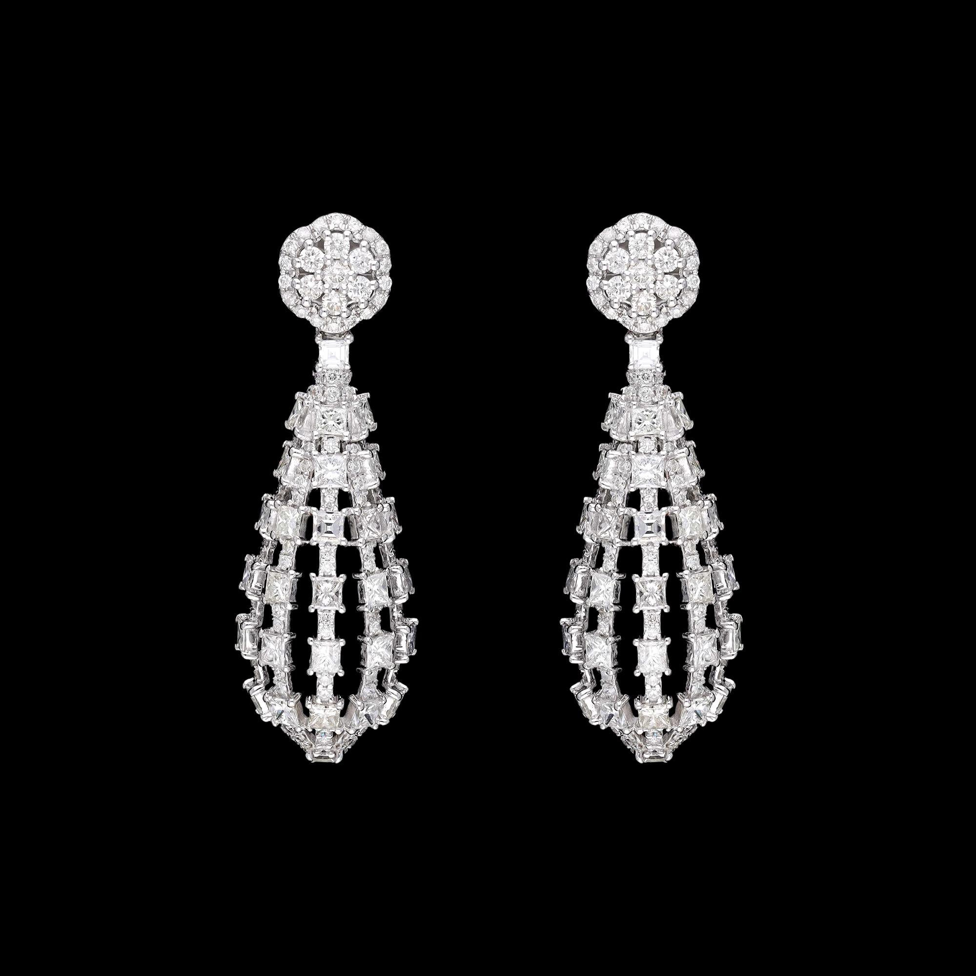 Mixed Cut Natural  diamond earring with 4.62 cts in 18k gold For Sale