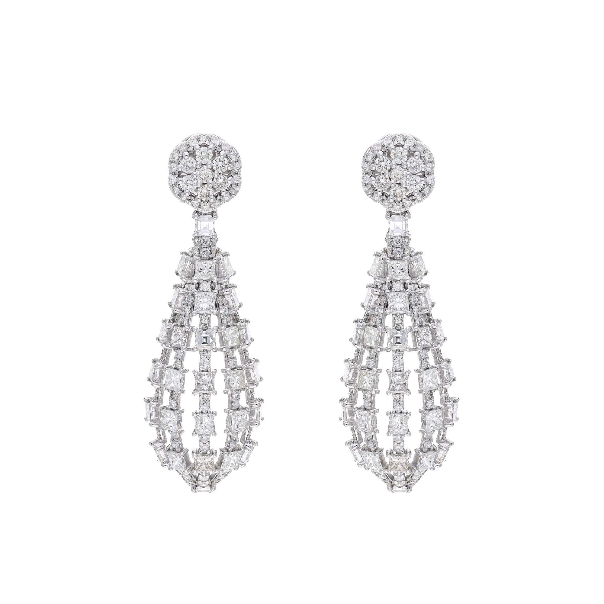 Natural  diamond earring with 4.62 cts in 18k gold In New Condition For Sale In jaipur, IN