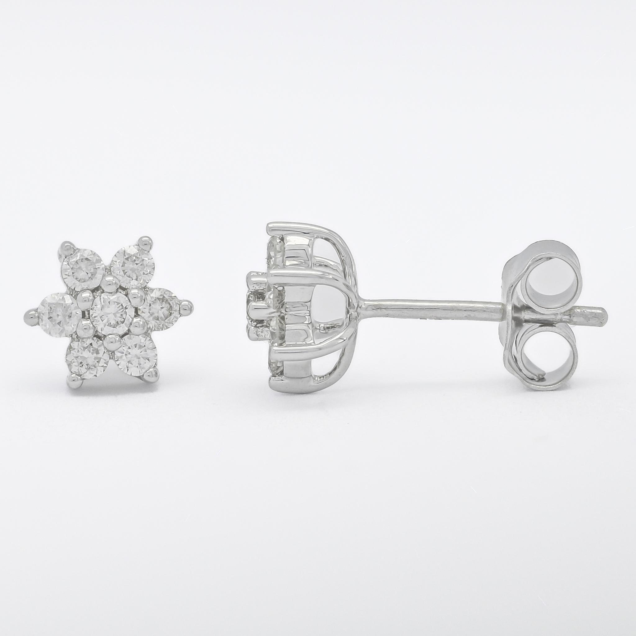 Clous d'oreilles simples en or jaune 18 carats avec diamants naturels 0,27 carat en vente 2