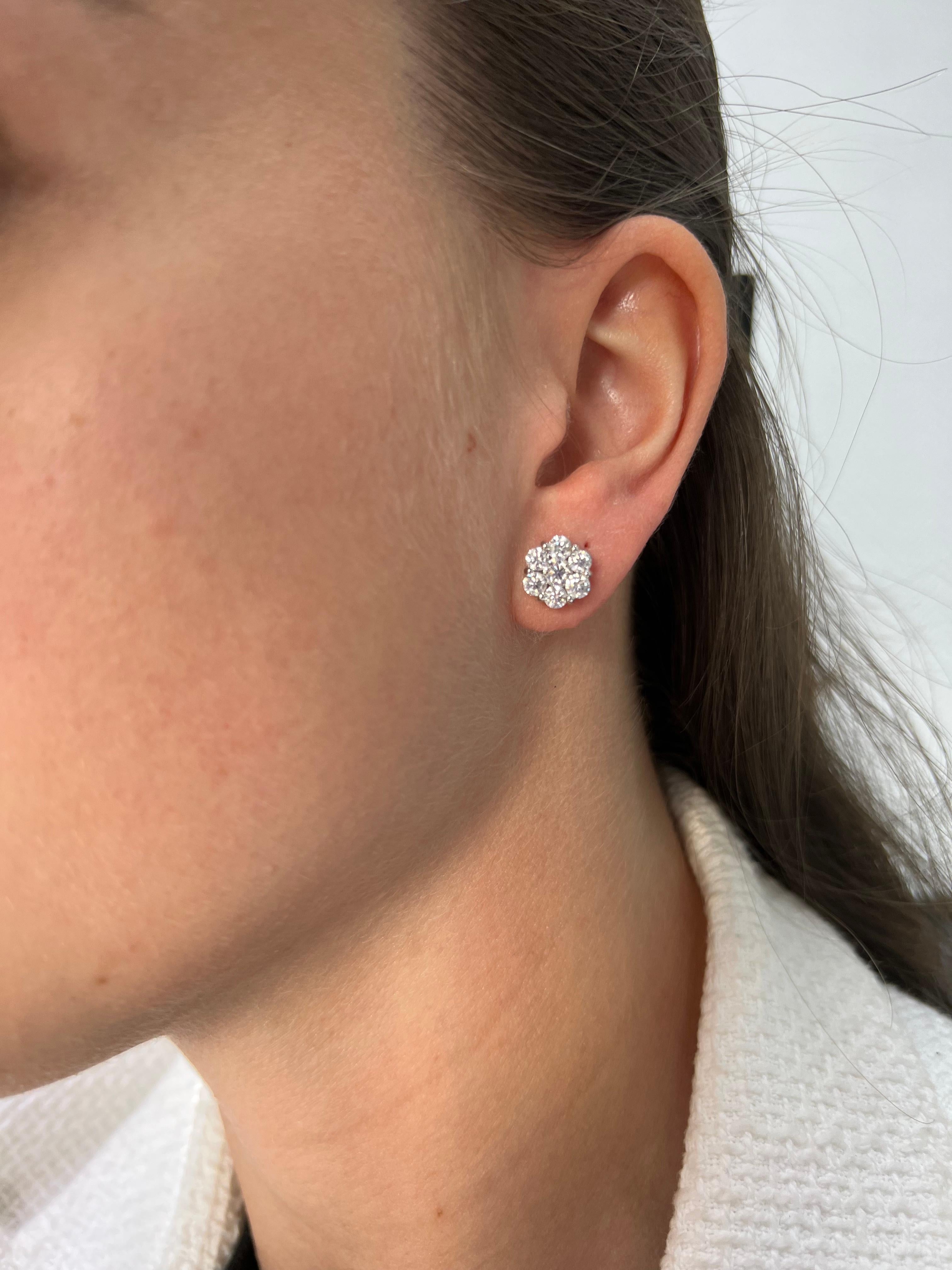 Orecchini con diamanti naturali 2,00cts in oro bianco 18KT Orecchino a grappolo semplice in vendita 2