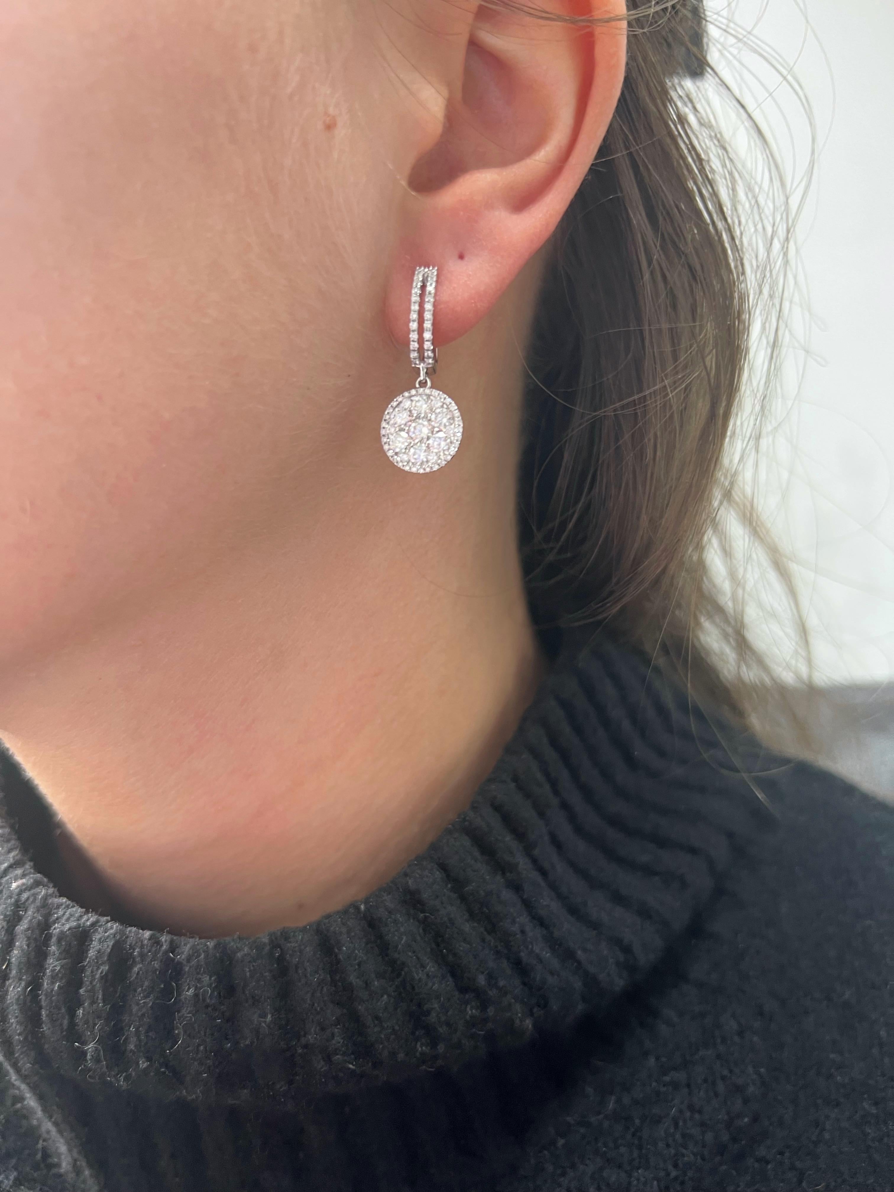 Natural Diamond Earrings 2.40 cts 18 Karat White Gold Statement Drop Danglers  In New Condition For Sale In Antwerpen, BE