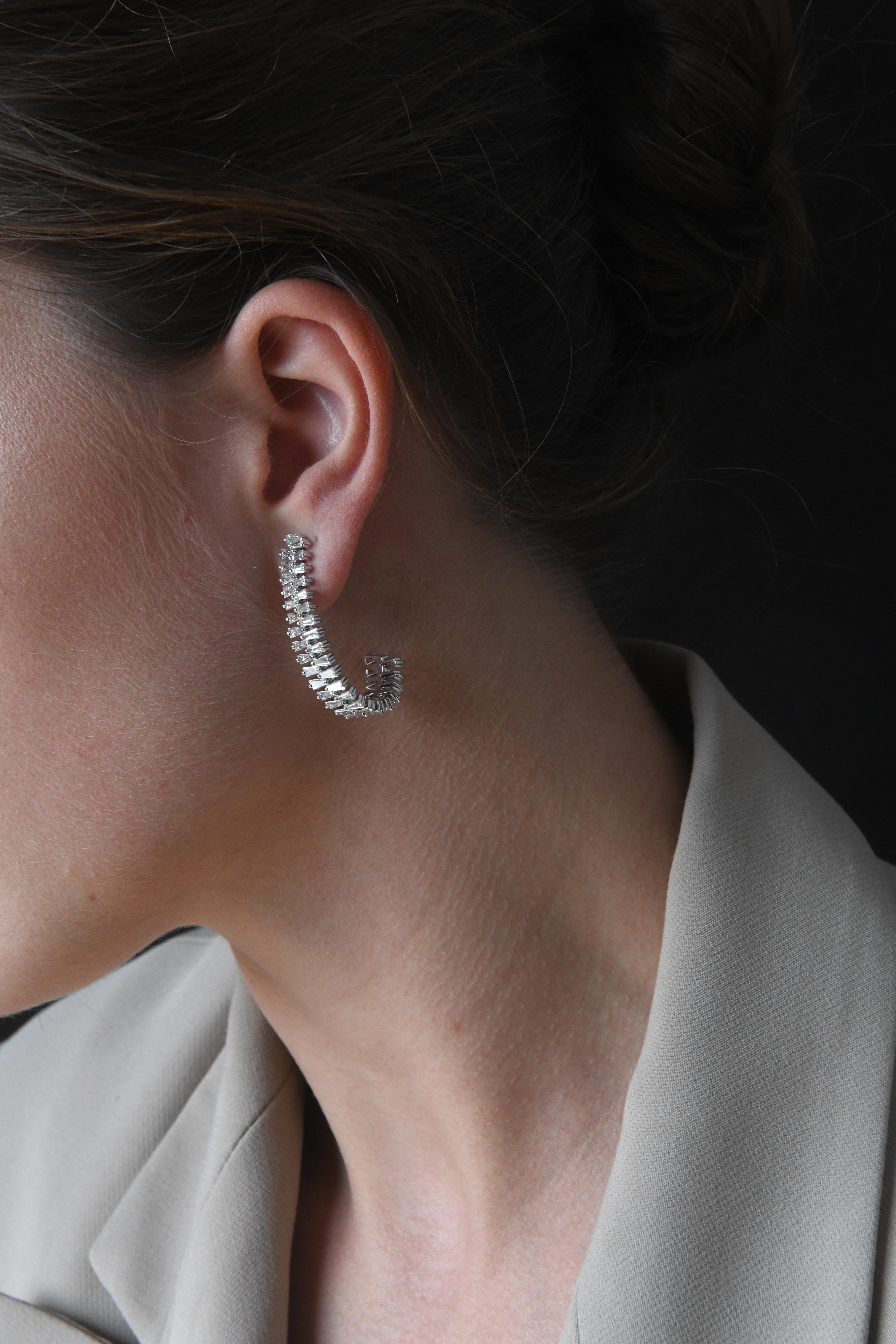 Natürliche Diamant-Ohrringe 4,12 Karat 18KT Weißgold Halbcreolen-Ohrringe im Angebot 4