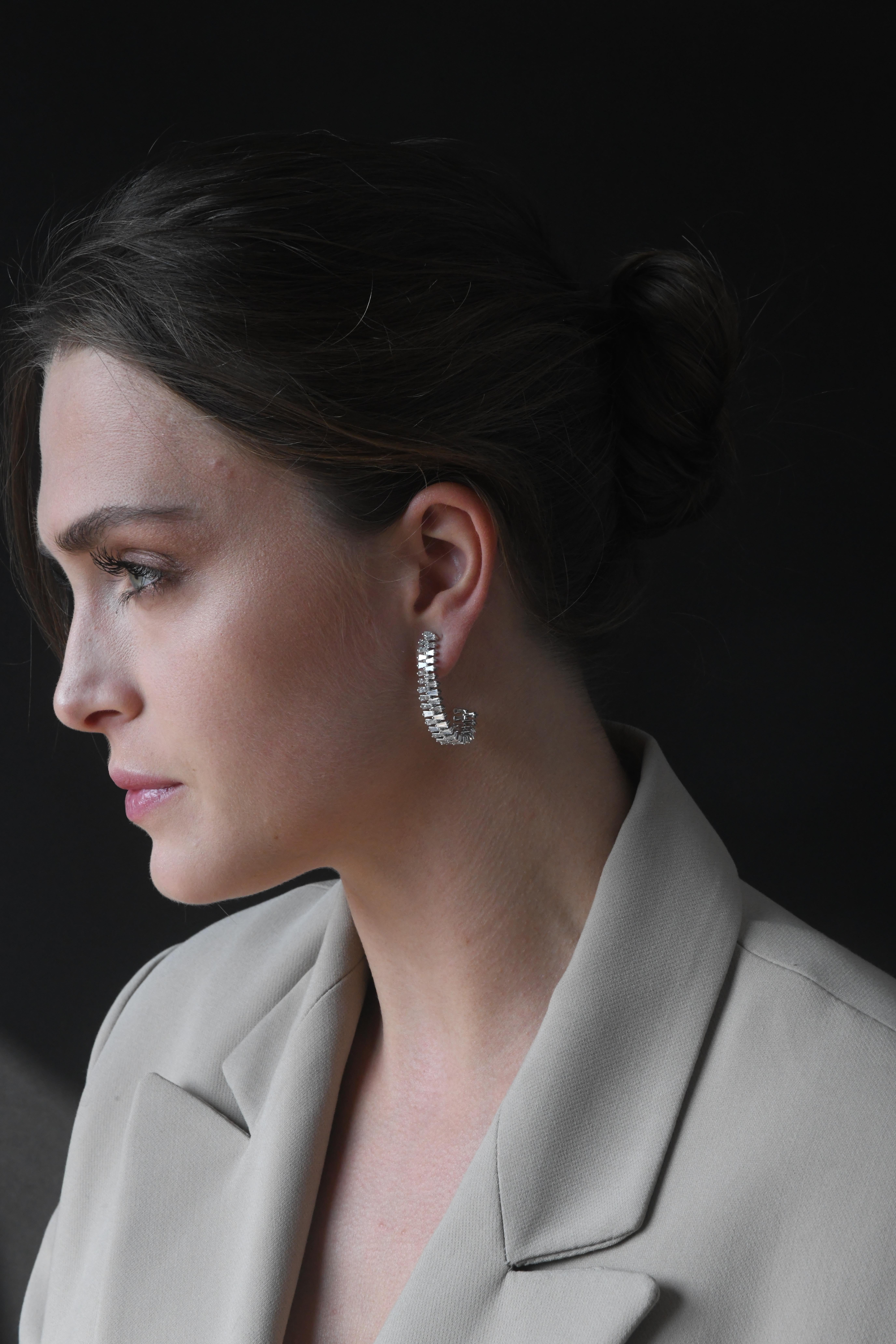 Natürliche Diamant-Ohrringe 4,12 Karat 18KT Weißgold Halbcreolen-Ohrringe im Angebot 5