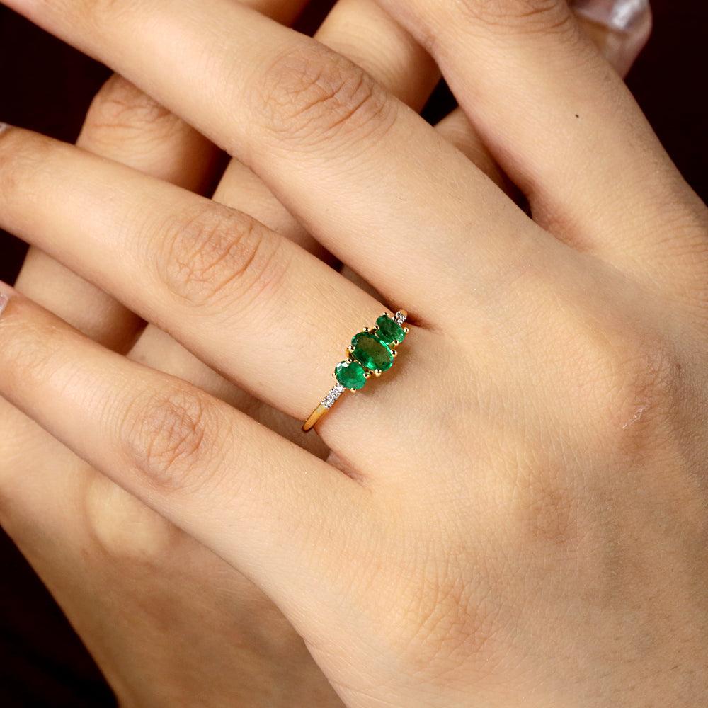 Natural Diamond & Emerald Gold Ring in 18k In New Condition For Sale In jaipur, IN