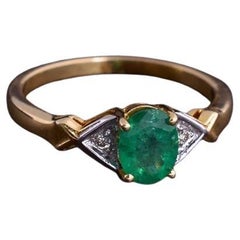Anello con diamante naturale e smeraldo in oro 14K