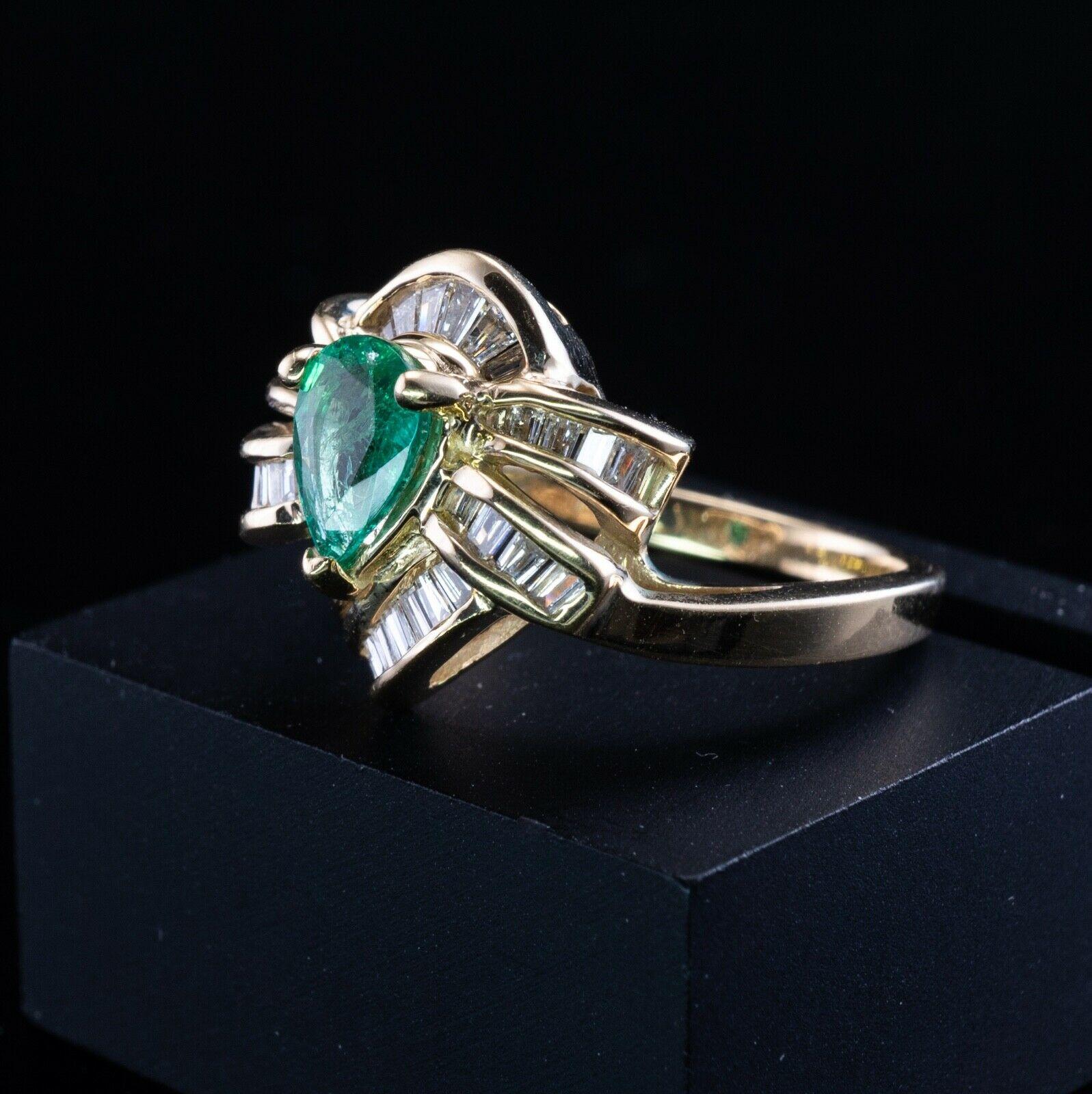 Natürlicher Diamant-Smaragd-Ring 14K Gold Birnenschliff im Zustand „Gut“ im Angebot in East Brunswick, NJ