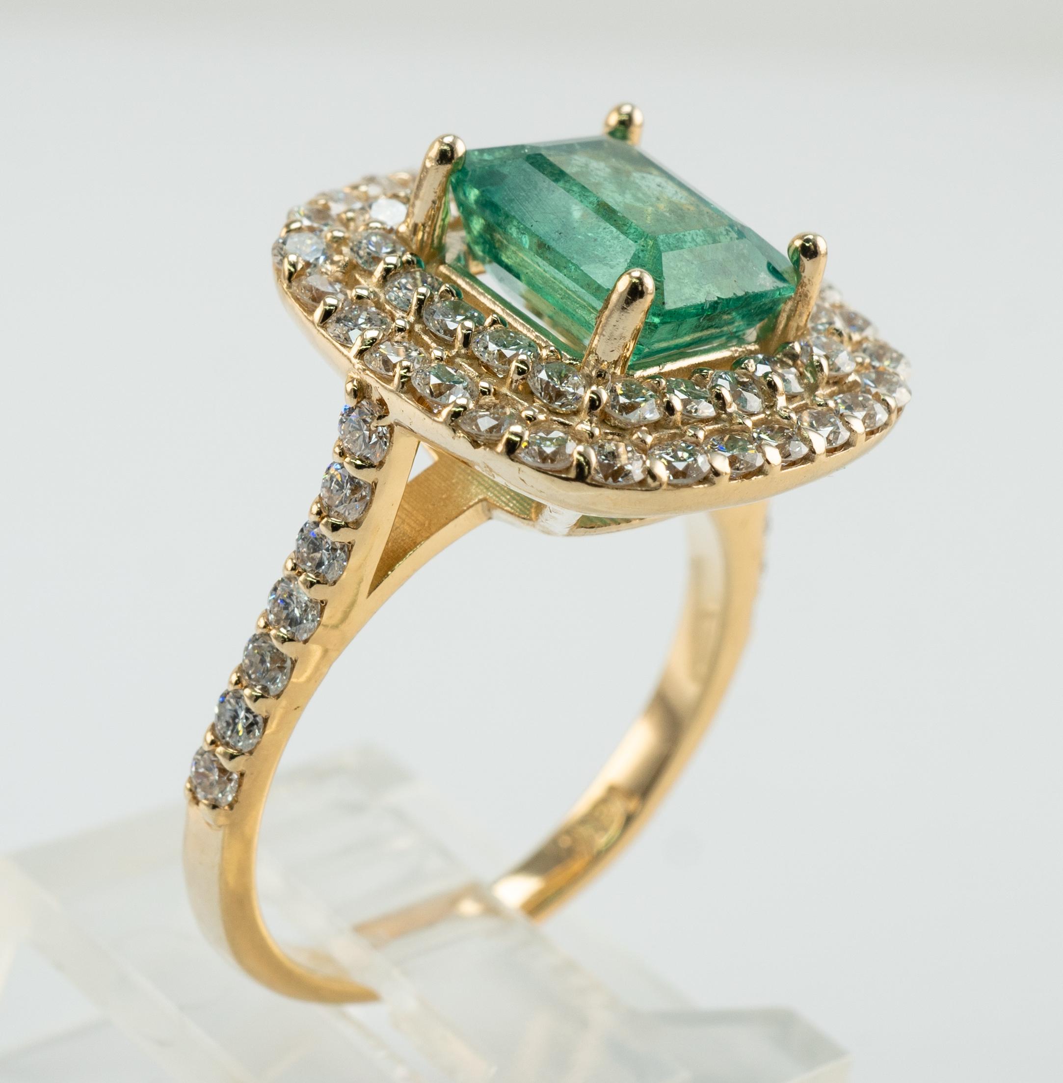 Natural Diamond Emerald Ring 18k Gold Rectangle Cut For Sale 4