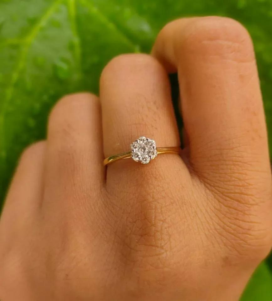 Round Cut Natural Diamond Engagement Ring for Women For Sale