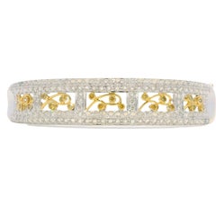 Natural Diamond Floral Design 18-Karat Armreif Vorrätig
