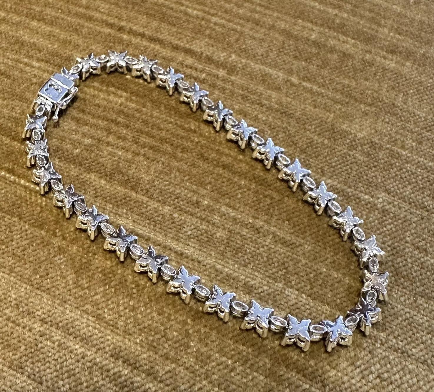 Bracelet floral en platine avec diamants naturels d'un poids total de 3,00 carats Pour femmes en vente