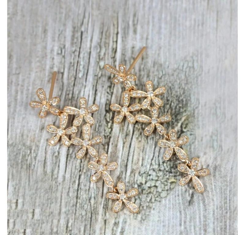 Taille ronde Pendants d'oreilles fleur en or jaune 14 carats et diamants naturels en vente