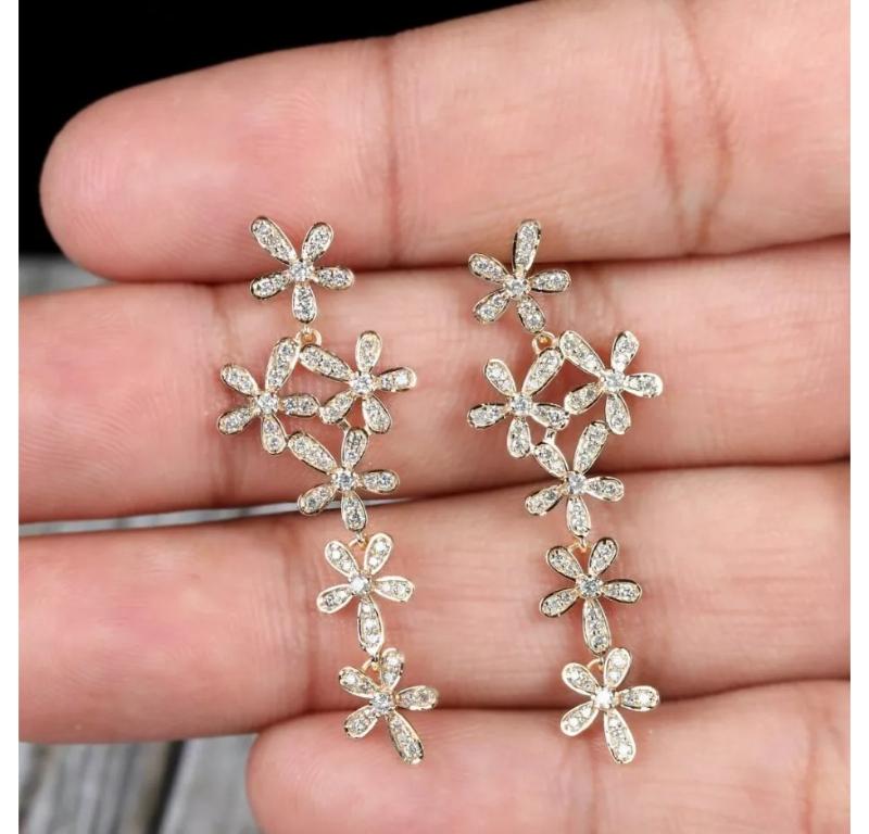Pendants d'oreilles fleur en or jaune 14 carats et diamants naturels Neuf - En vente à Chicago, IL
