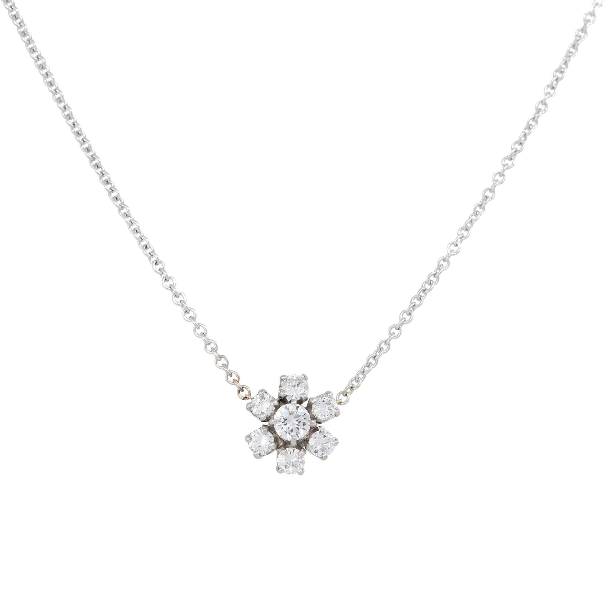Collana con ciondolo a forma di fiore in oro bianco 18k 0,50ctw 7 diamanti

Questa collana di fiori di diamanti naturali, con 7 pietre e taglio brillante rotondo, è un gioiello divertente e giovanile. Whiting, con 0,50 carati di diamanti e metallo