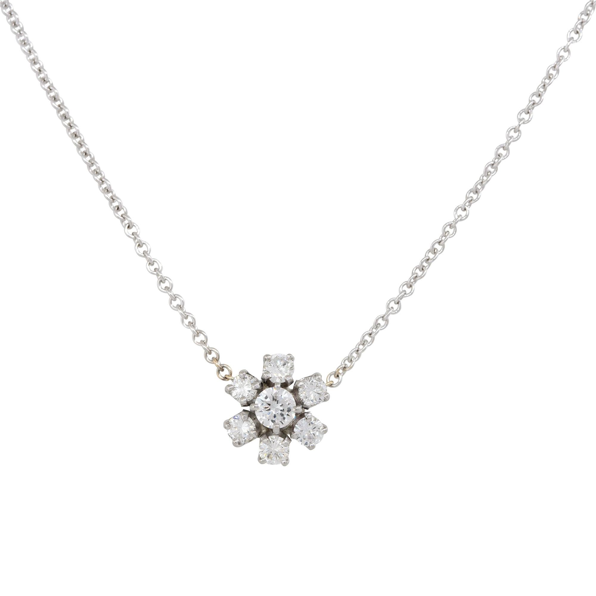 Ciondolo a forma di fiore con diamante naturale 18 carati In magazzino In condizioni ottime in vendita a Boca Raton, FL