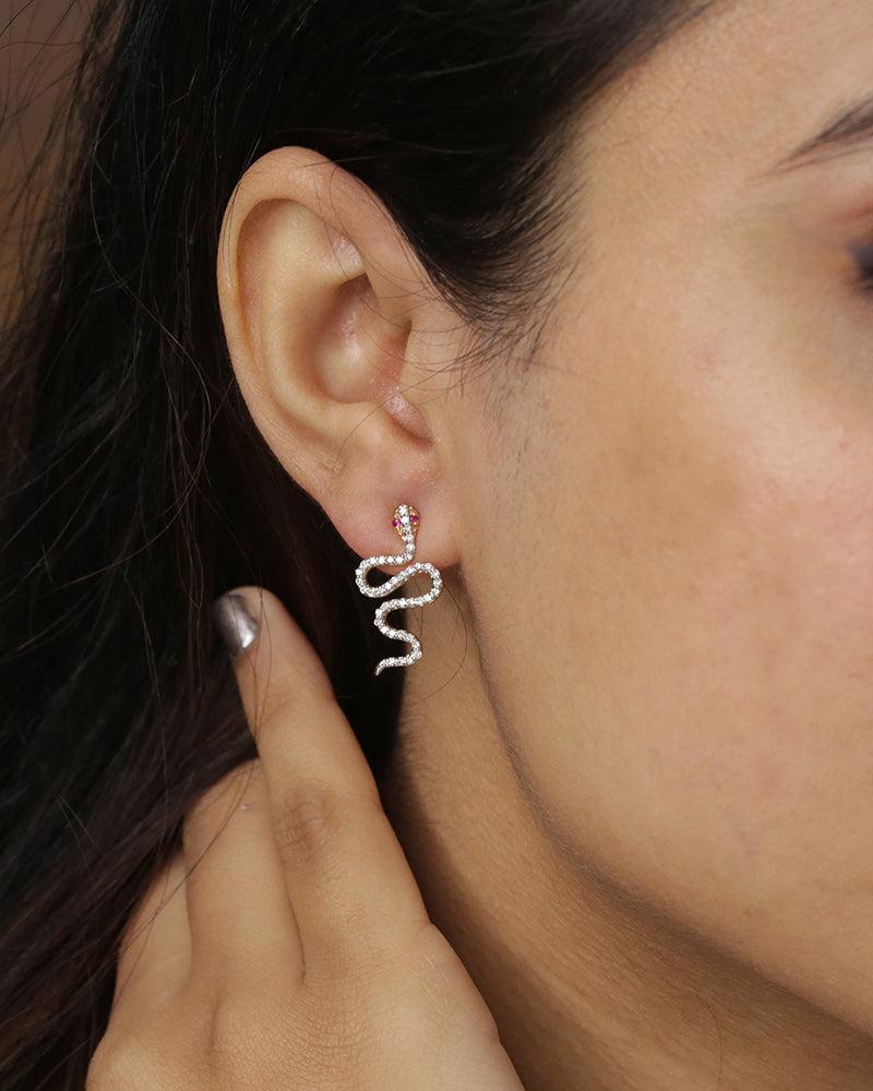 Natural Diamond Gold Earrings in 14K In New Condition For Sale In jaipur, IN