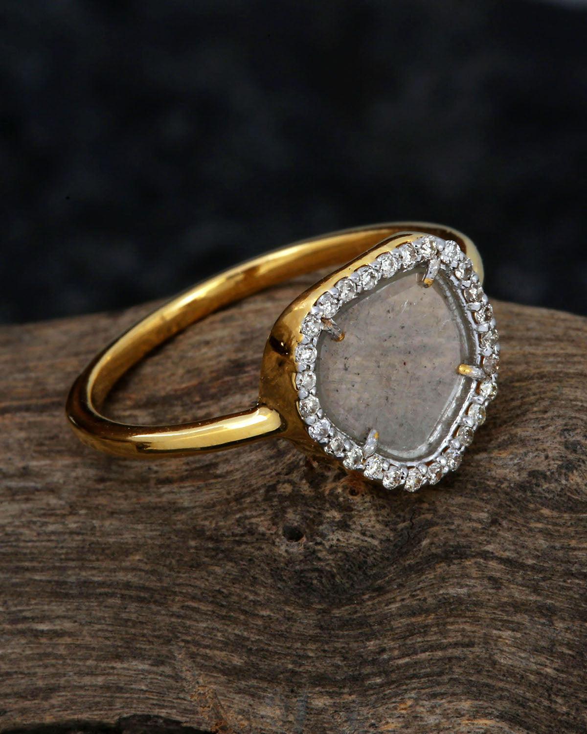 Ring ist mit 14K Gelbgold gemacht und haben eine Rose geschnitten Diamant pave Design. Sie sind perfekt für eine Hochzeit oder einen anderen besonderen Anlass.

Spezifikationen:

Abmessungen: Ring Größe- 7.50, Top-11*11 MM
Bruttogewicht: 2.050