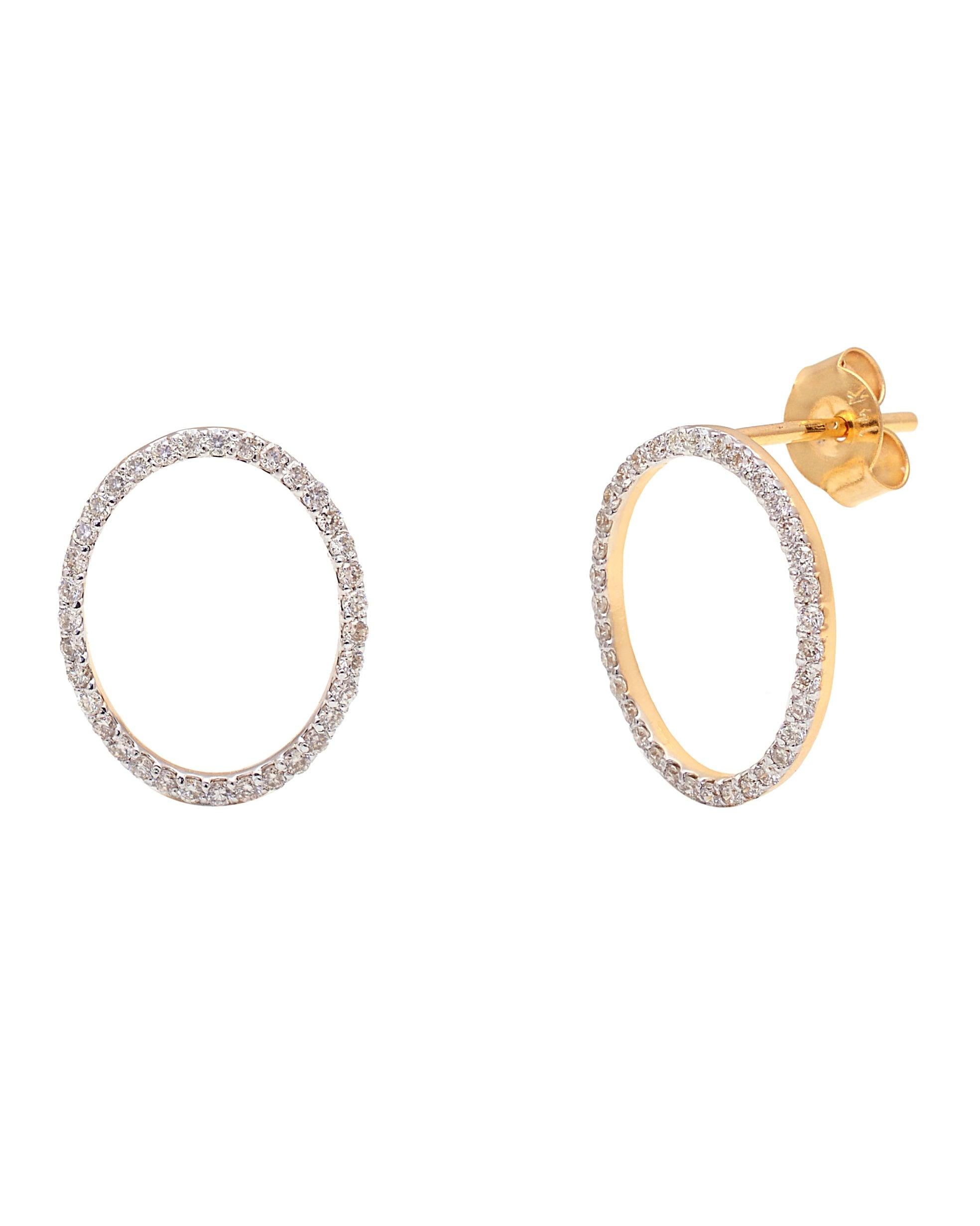 Questi orecchini sono realizzati con diamanti di forma ovale incastonati in oro giallo 14k. Sono fatti a mano e sono davvero unici.

Specifiche

Dimensioni: Lunghezza: 1,5 cm, Larghezza: 1,3 cm
Peso lordo: 1.360 grammi
Peso dell'oro: 1.288 g
Purezza