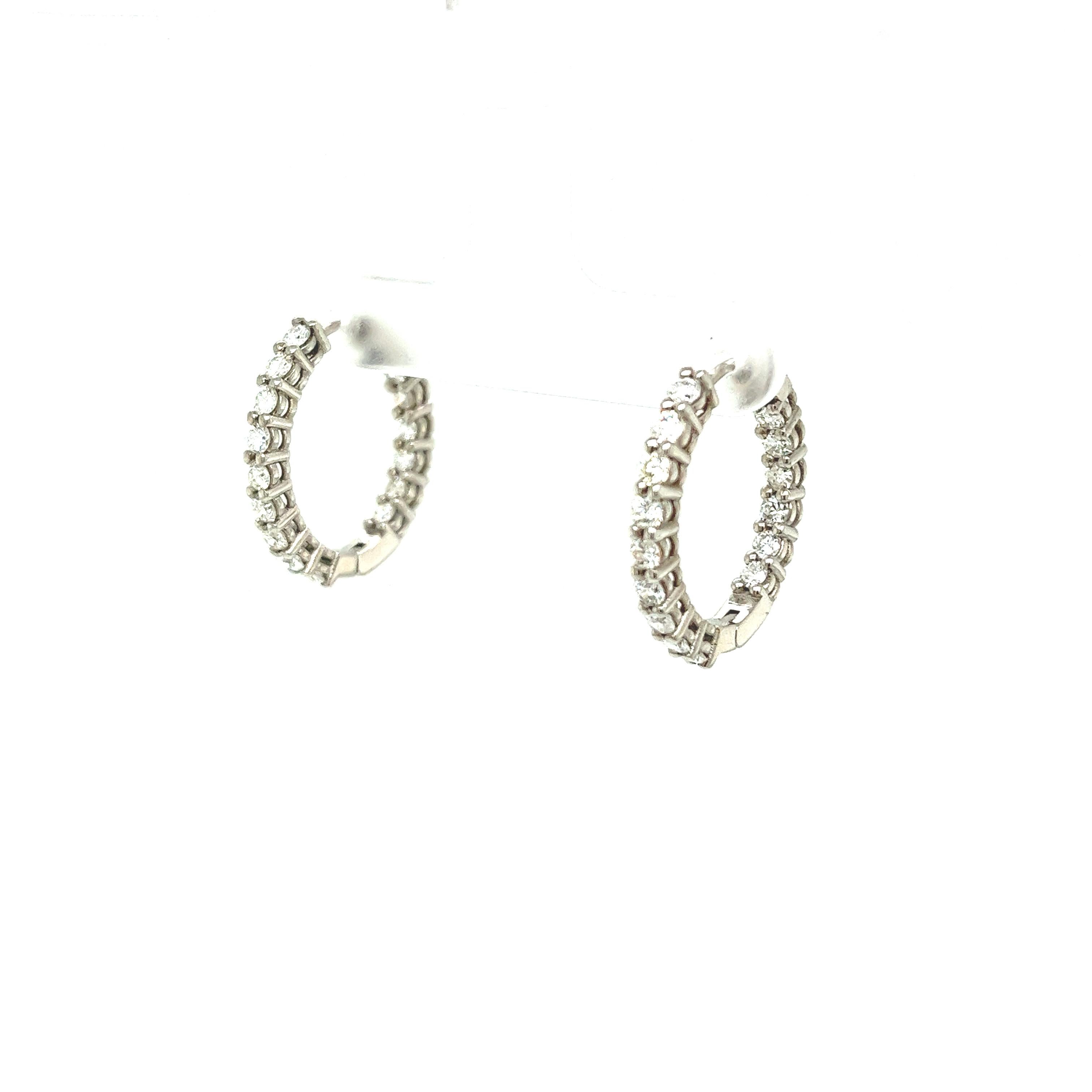 Natural Diamond Hinged Hoop Earrings Set with 1.80ct in 14ct White Gold In New Condition For Sale In London, GB
