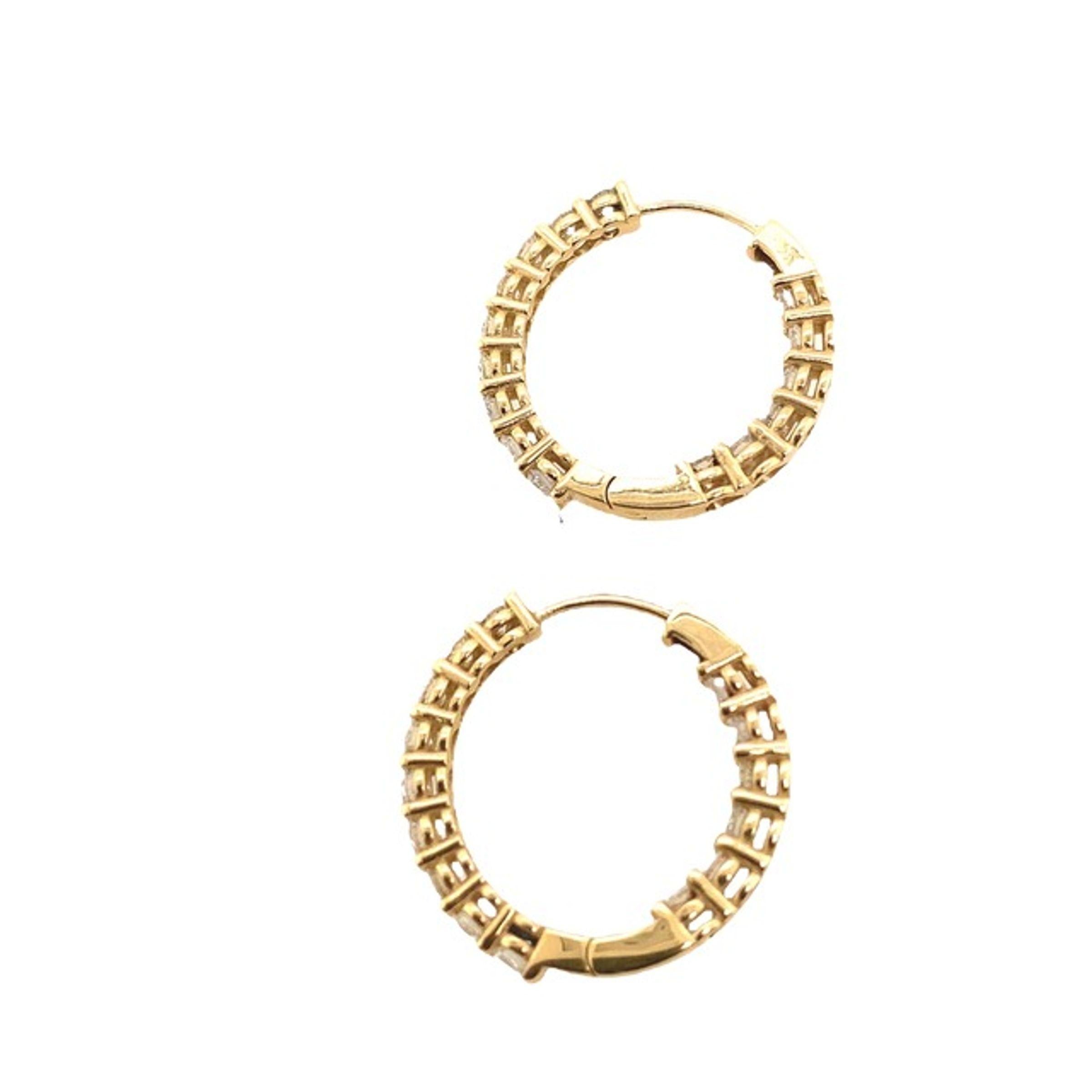 Natural Diamond Hinged Hoop Earrings Set with 1.80ct in 14ct Yellow Gold In New Condition For Sale In London, GB